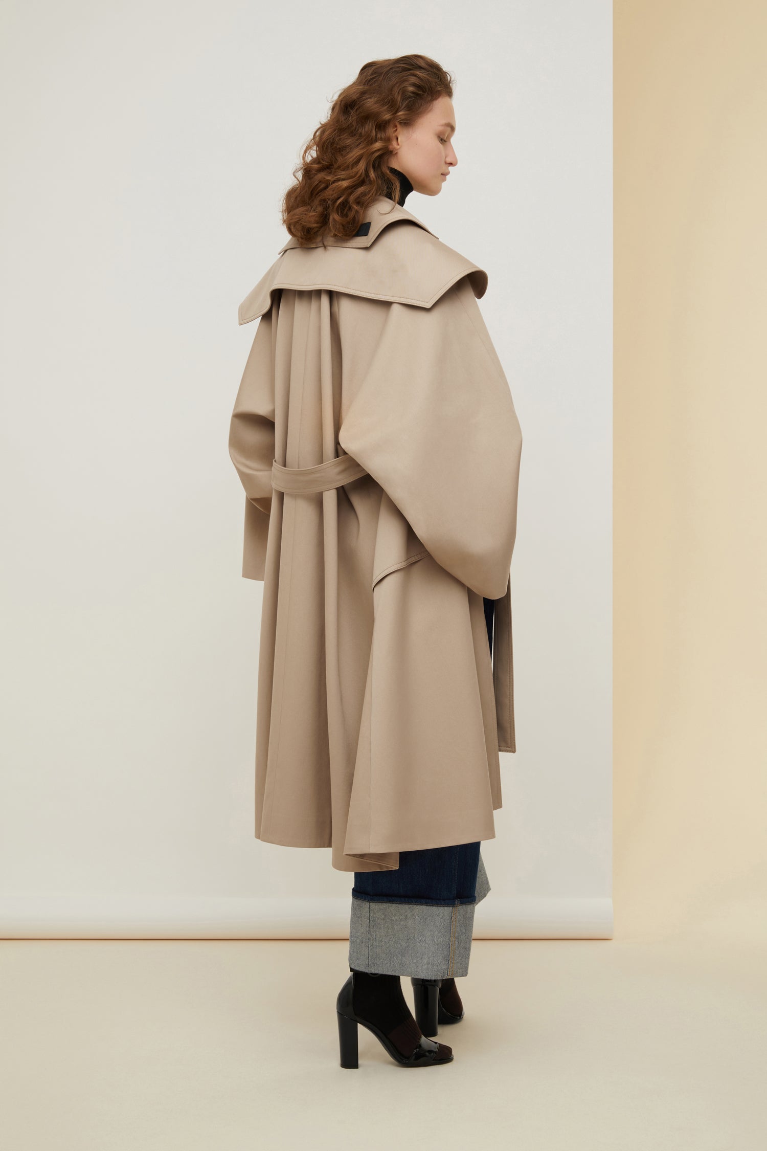 Patou Coats CO010 manteau gabardine sable ceinturé