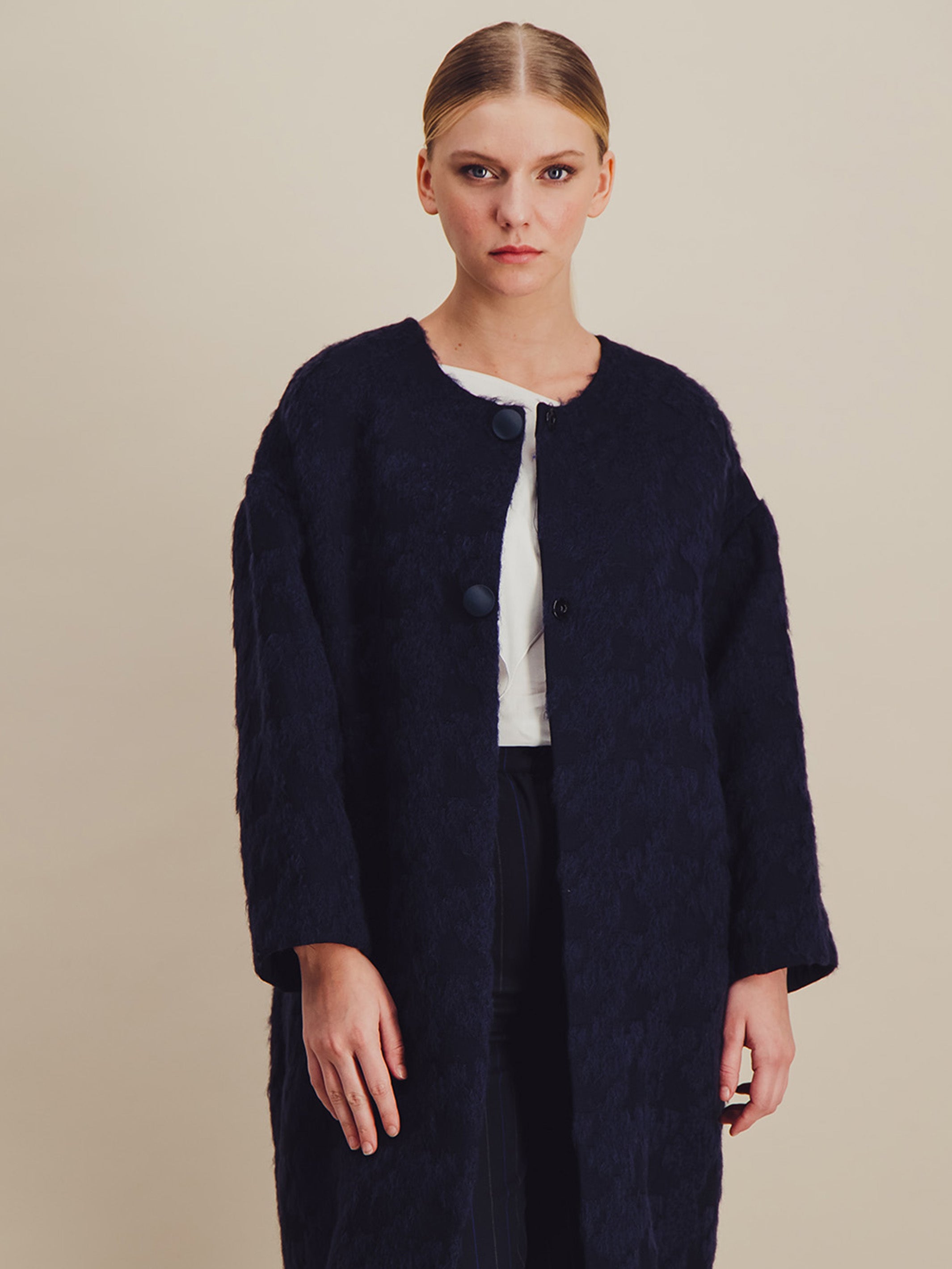Anahide Saint André Hologram manteau long marine laine soie