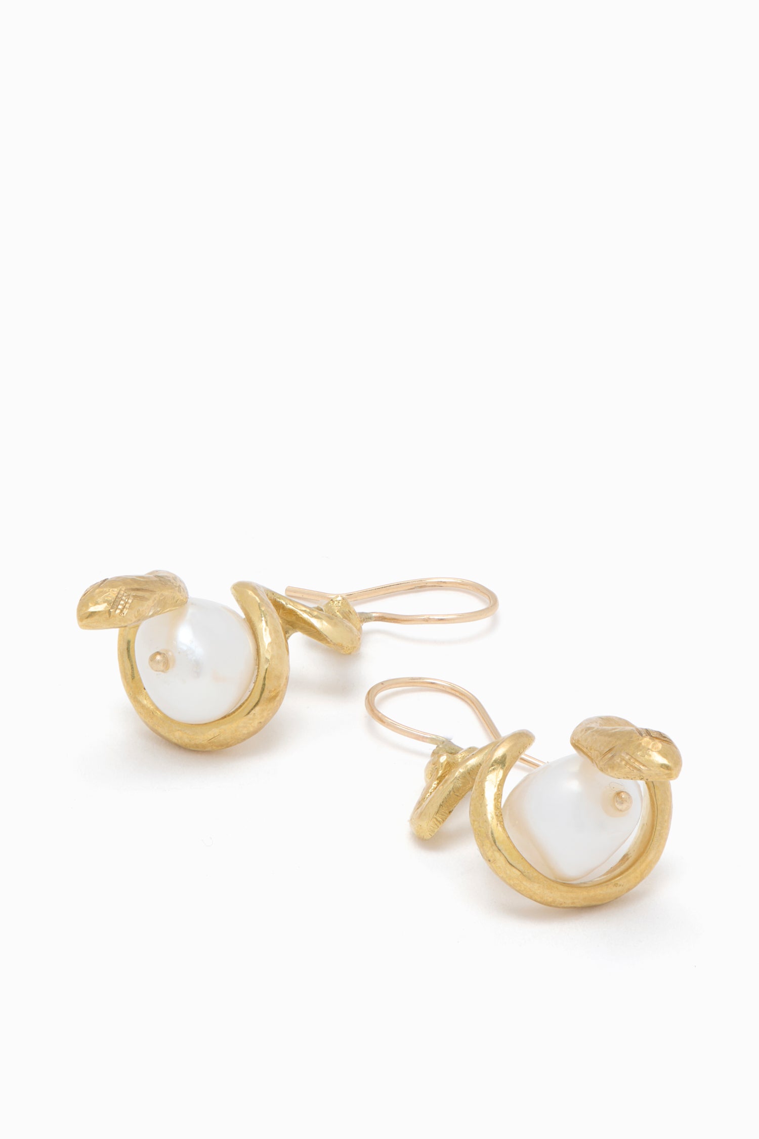 Ulla Johnson Pearl Snake boucles d'oreilles perle laiton