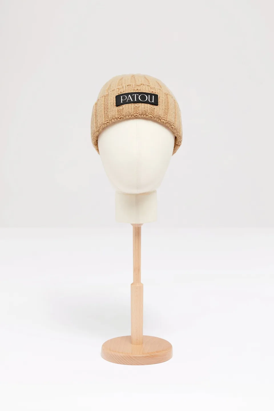 Patou AC037 bonnet laine beige biscuit