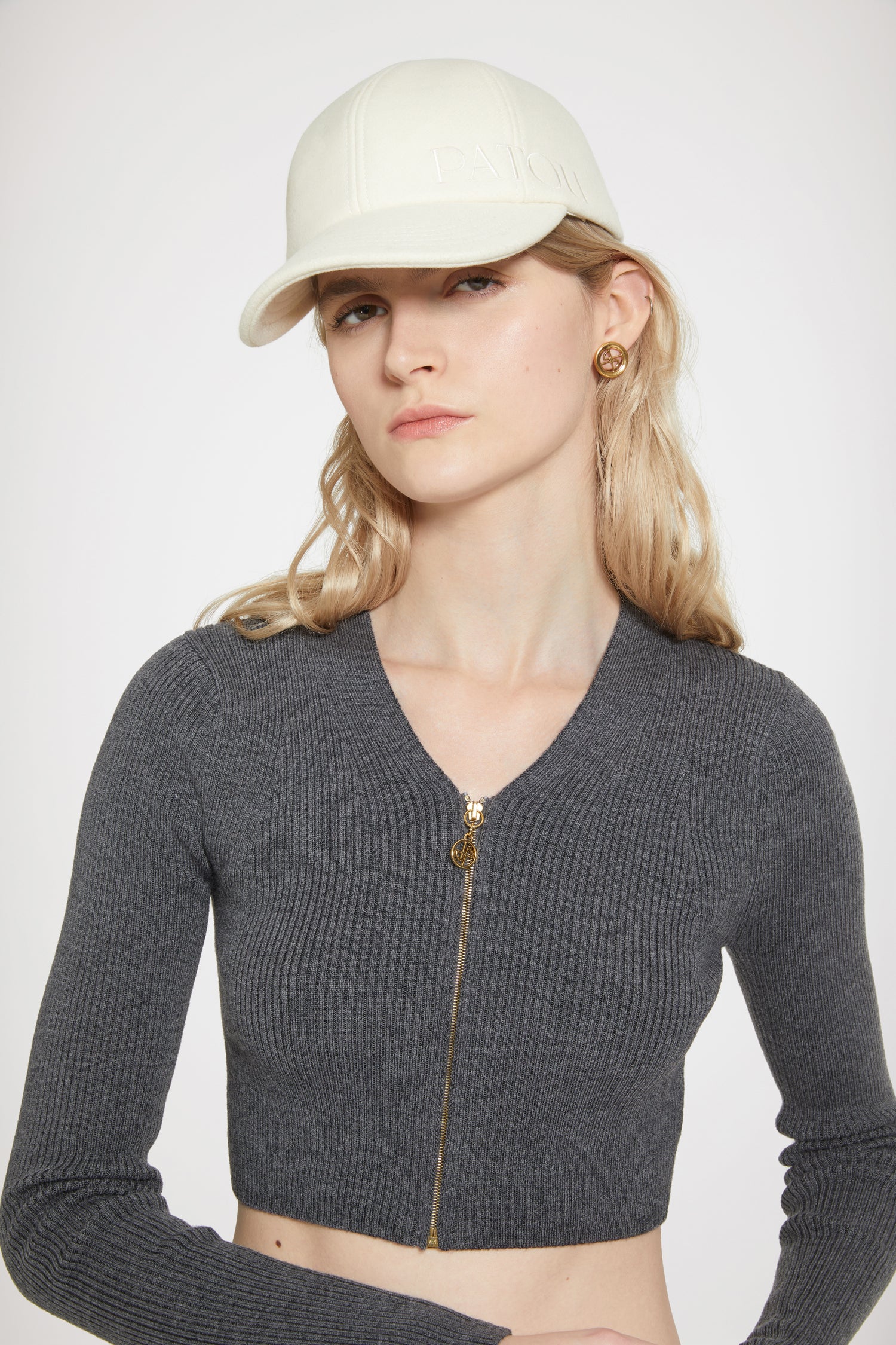 Patou cardigan court KN134 laine graphite côtelé