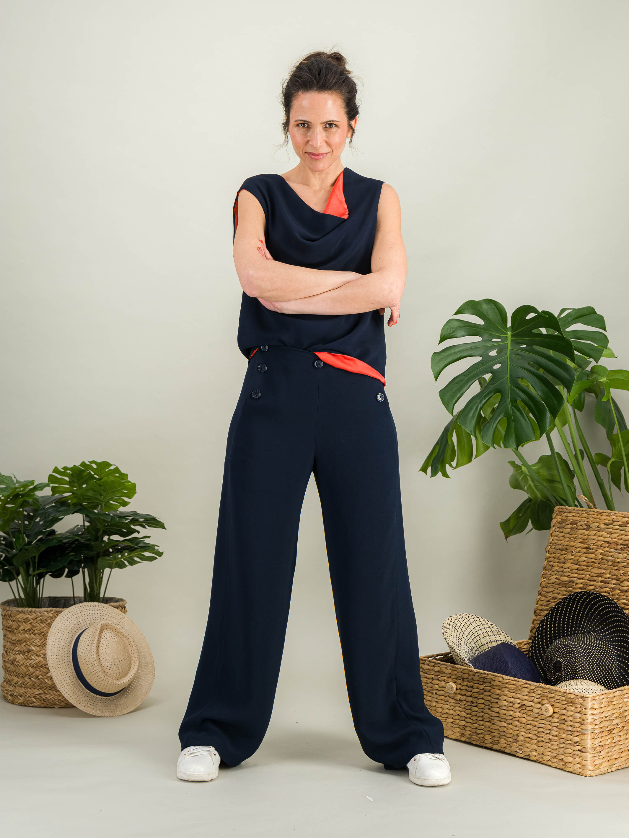 Anahide Saint André Marta haut col bénitier crêpe marine orange