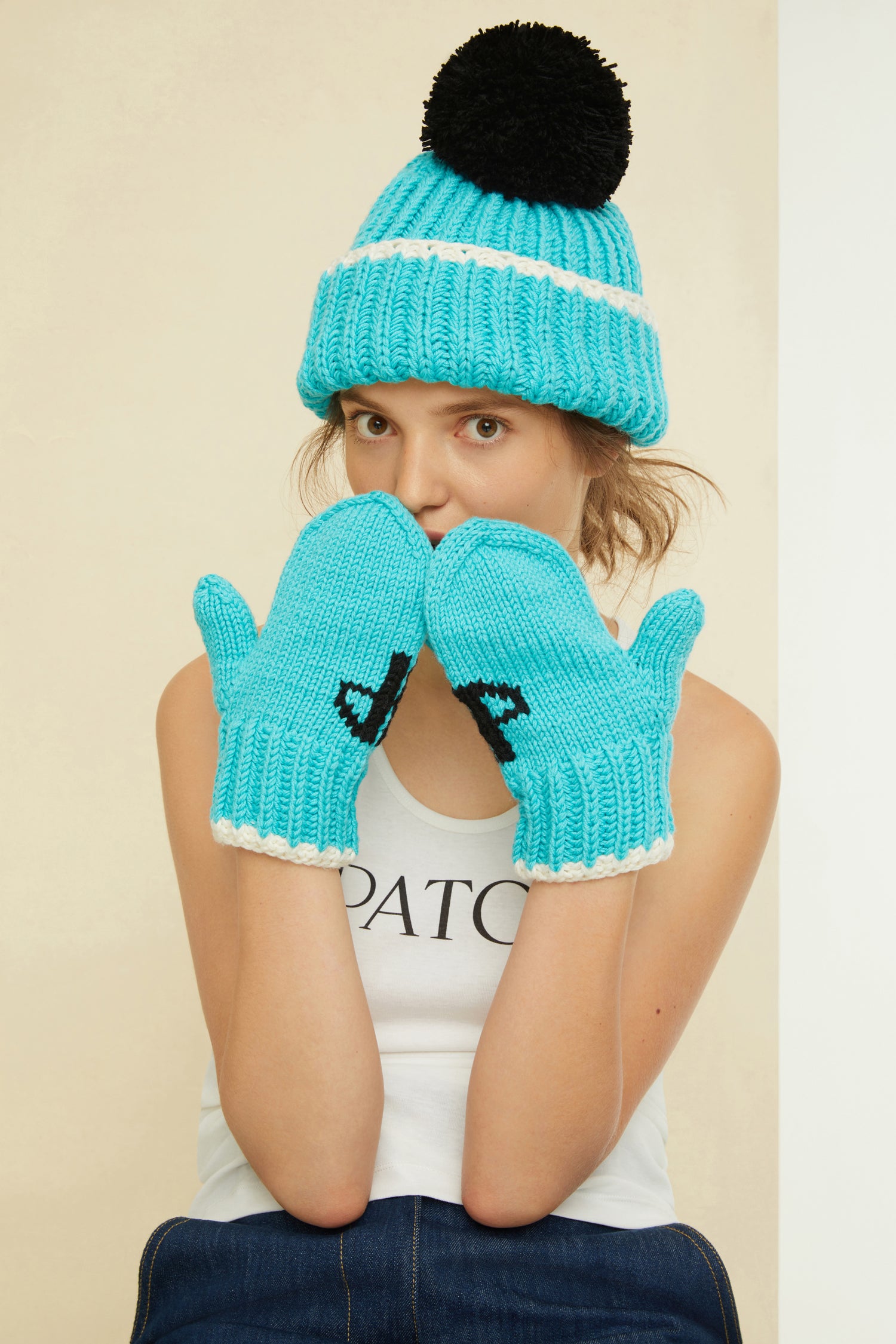 Patou KN085 bonnet bleu en laine mérinos à pompon
