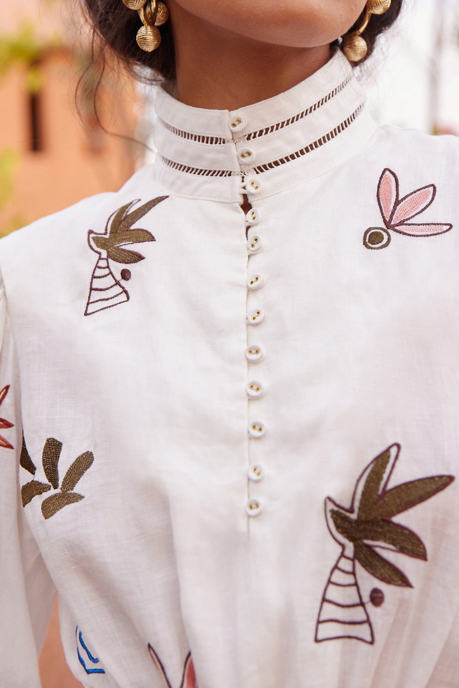 Alemäis Mina robe mini brodée ramie col montant