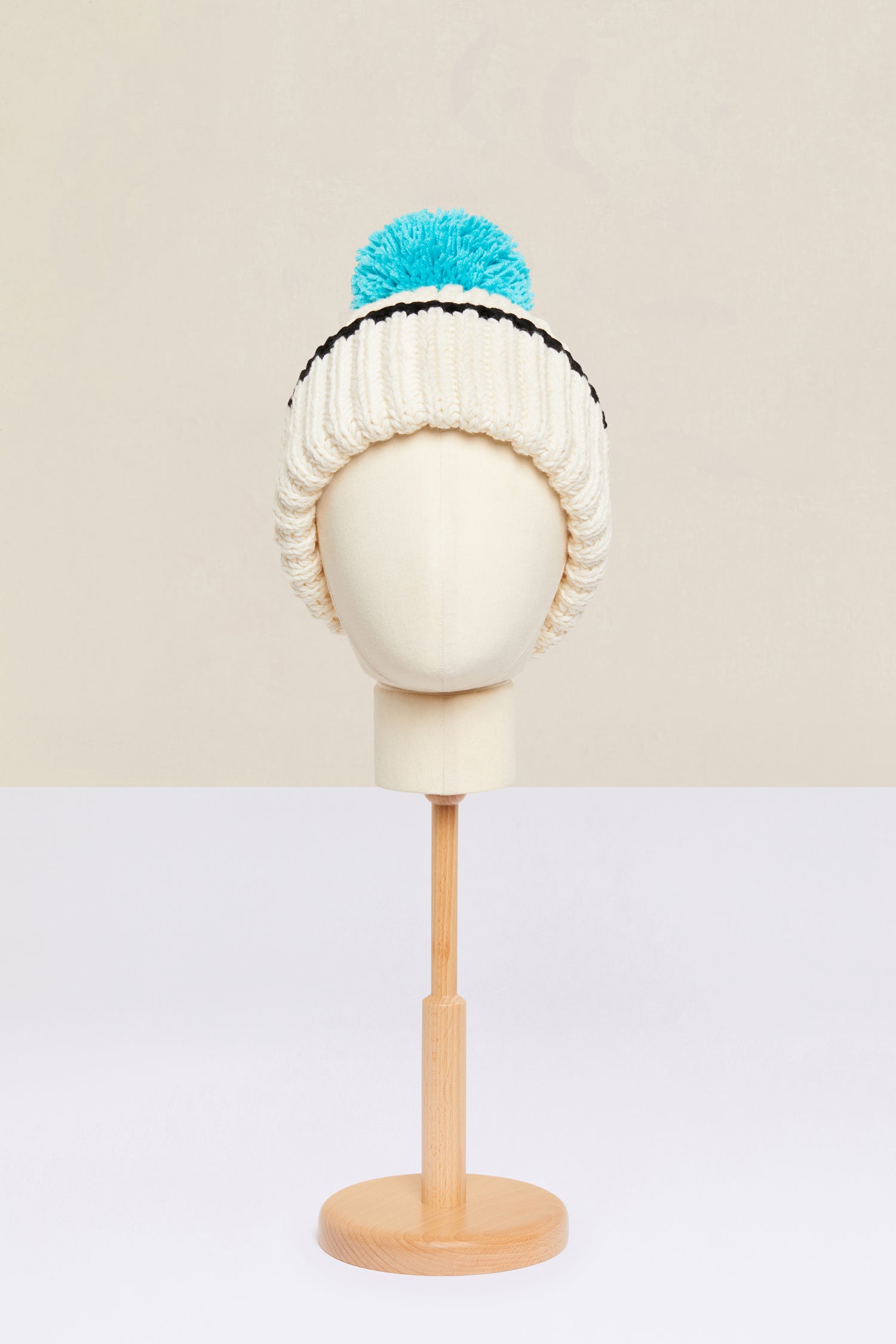 Patou KN085 bonnet laine merinos ivoire pompon