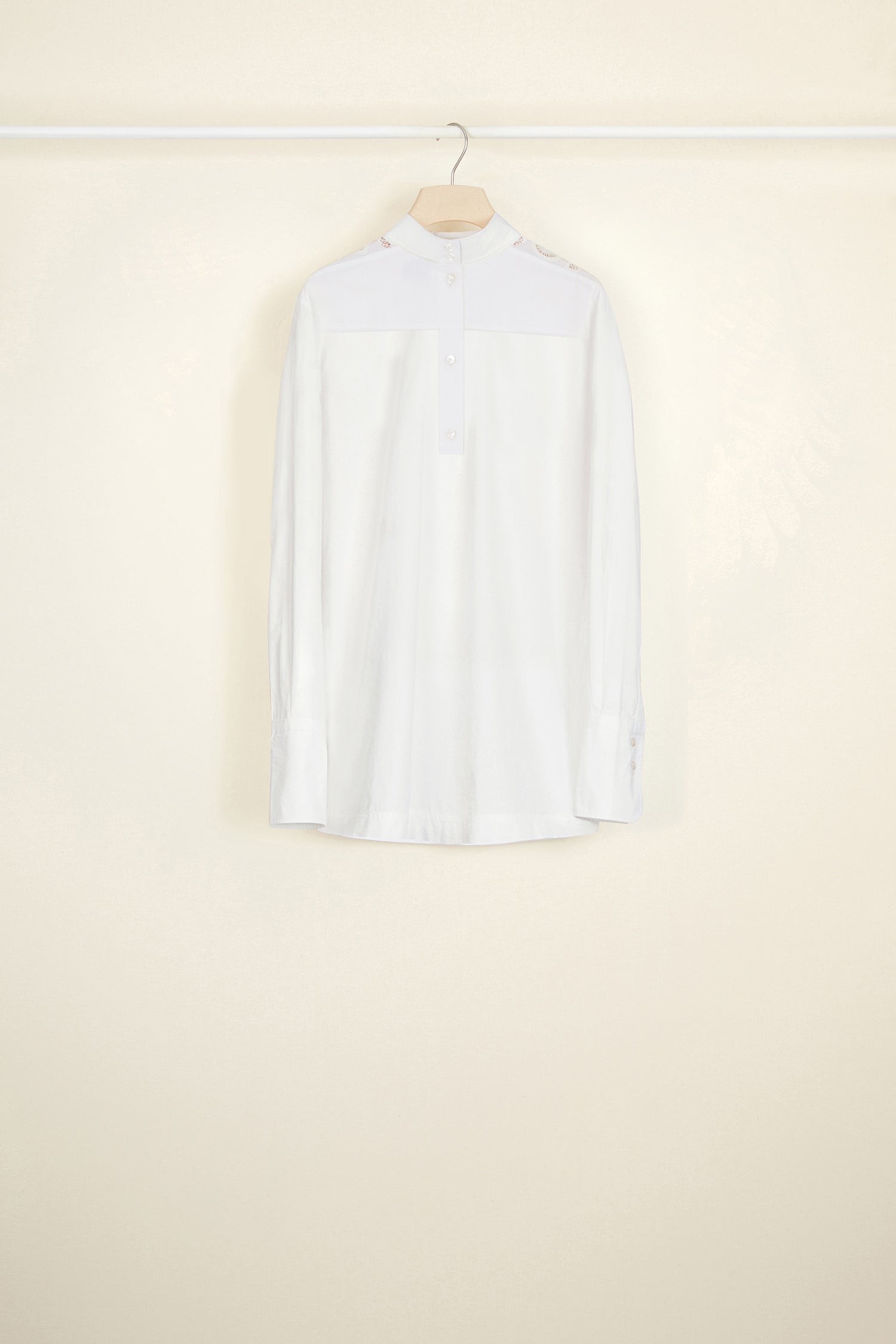 Patou TO003 top White coton guipure découpes