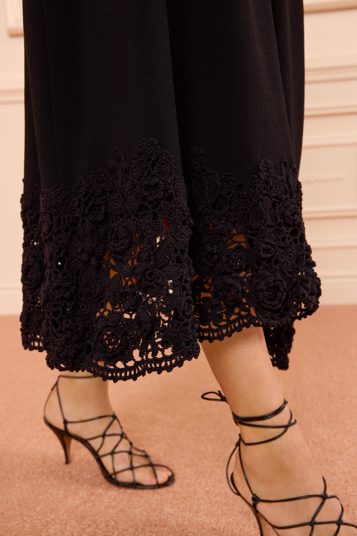 Ulla Johnson Leona jupe midi crochet noir