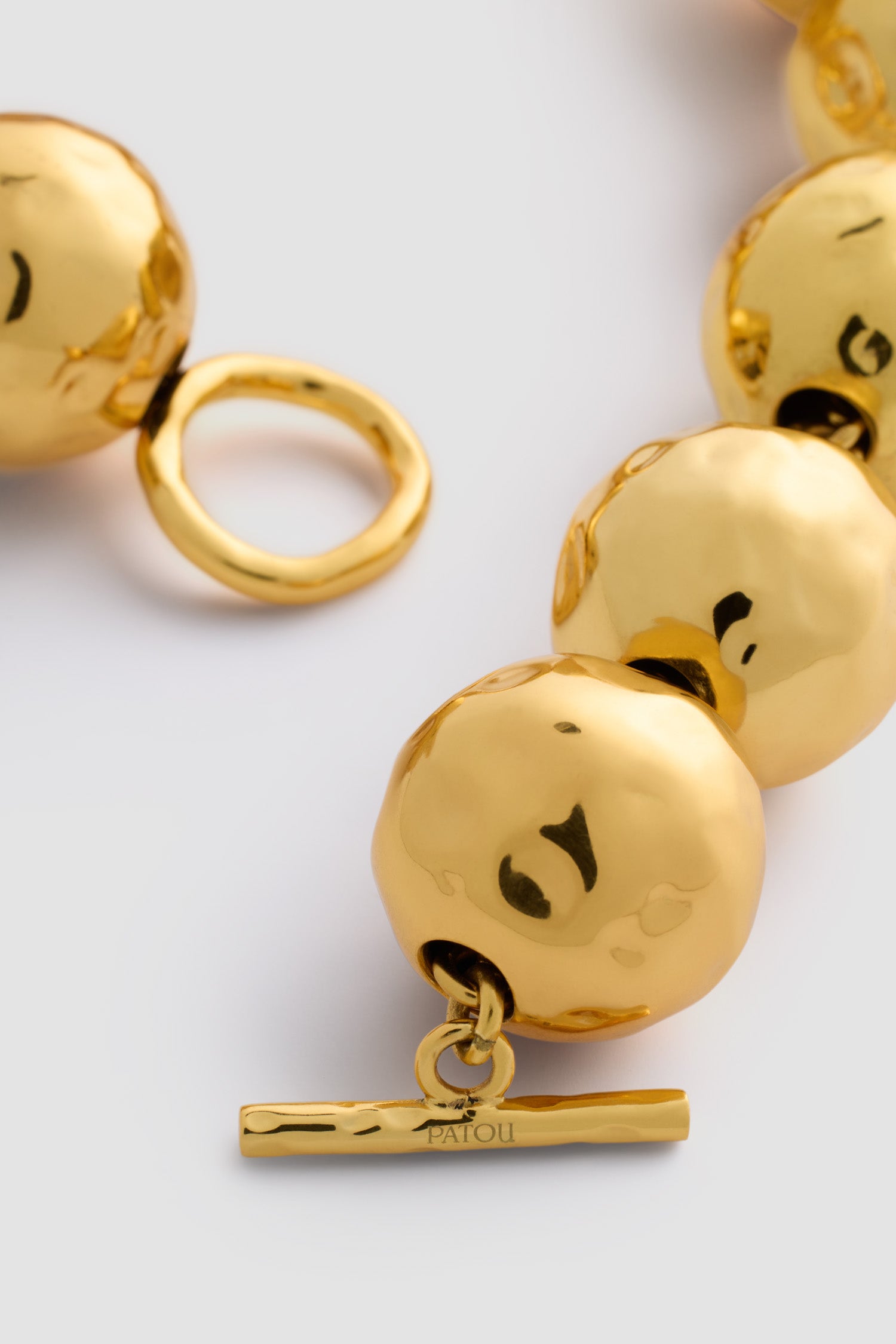 Patou JW130 collier or sphères martelées laiton