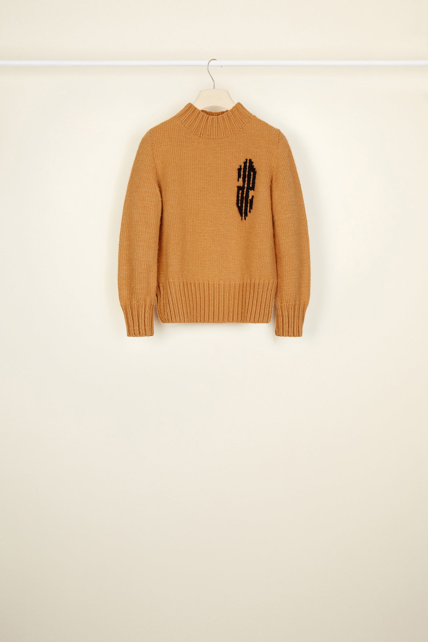Patou KN028 pull cropped laine logo cuivre intarsia