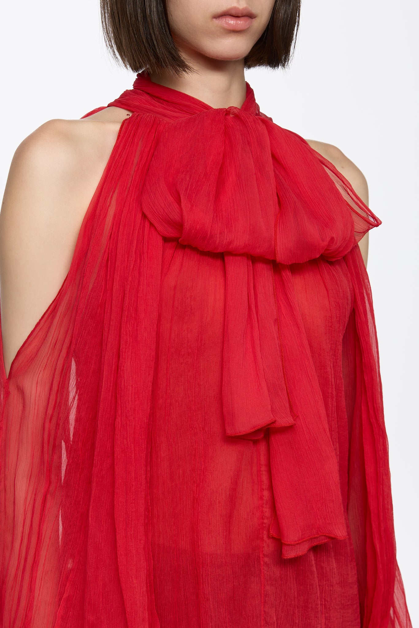 ATU Body Couture Red Chiffon chemise soie rouge épaules nues