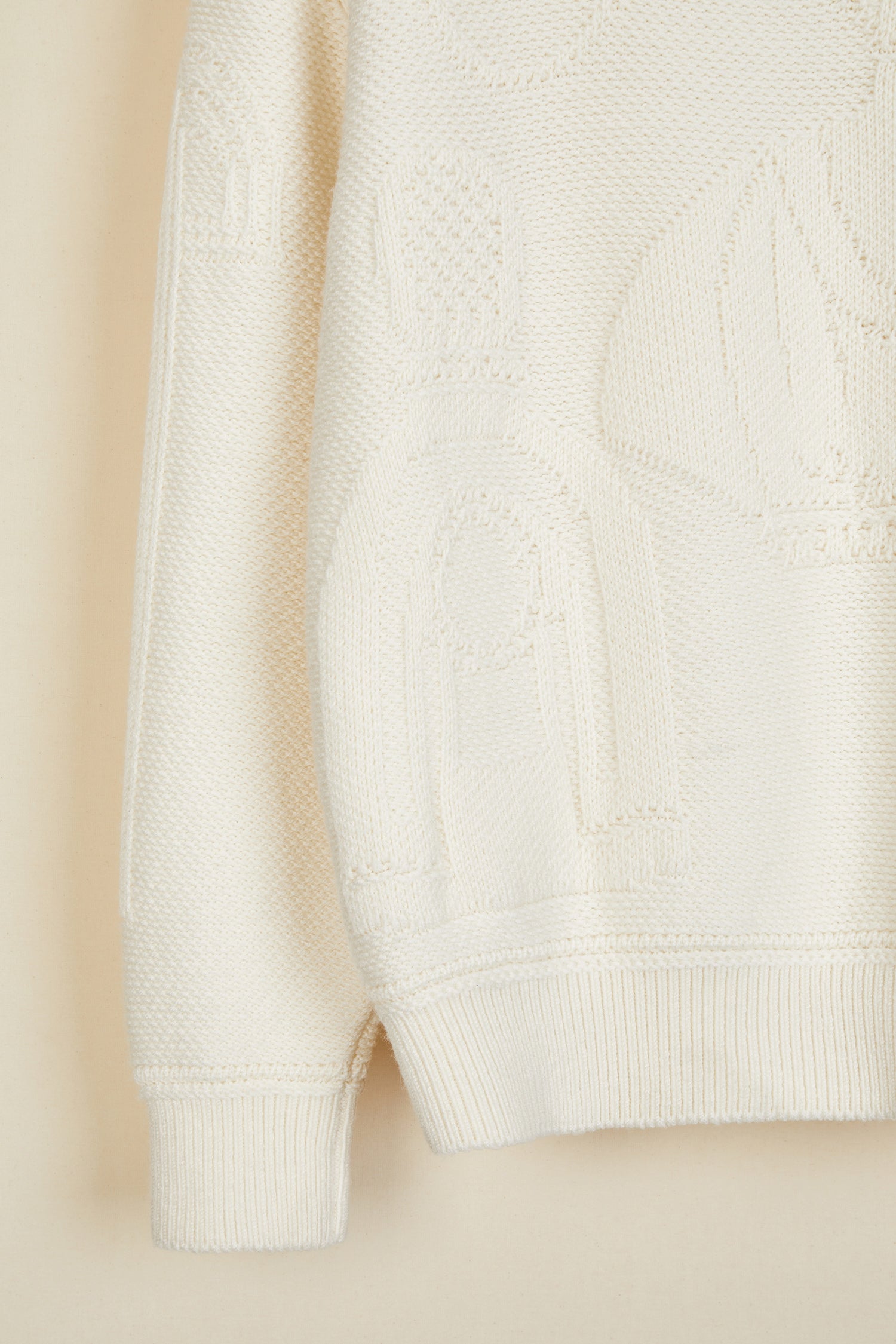 Patou KN018 pull crème laine mérinos motif 3D