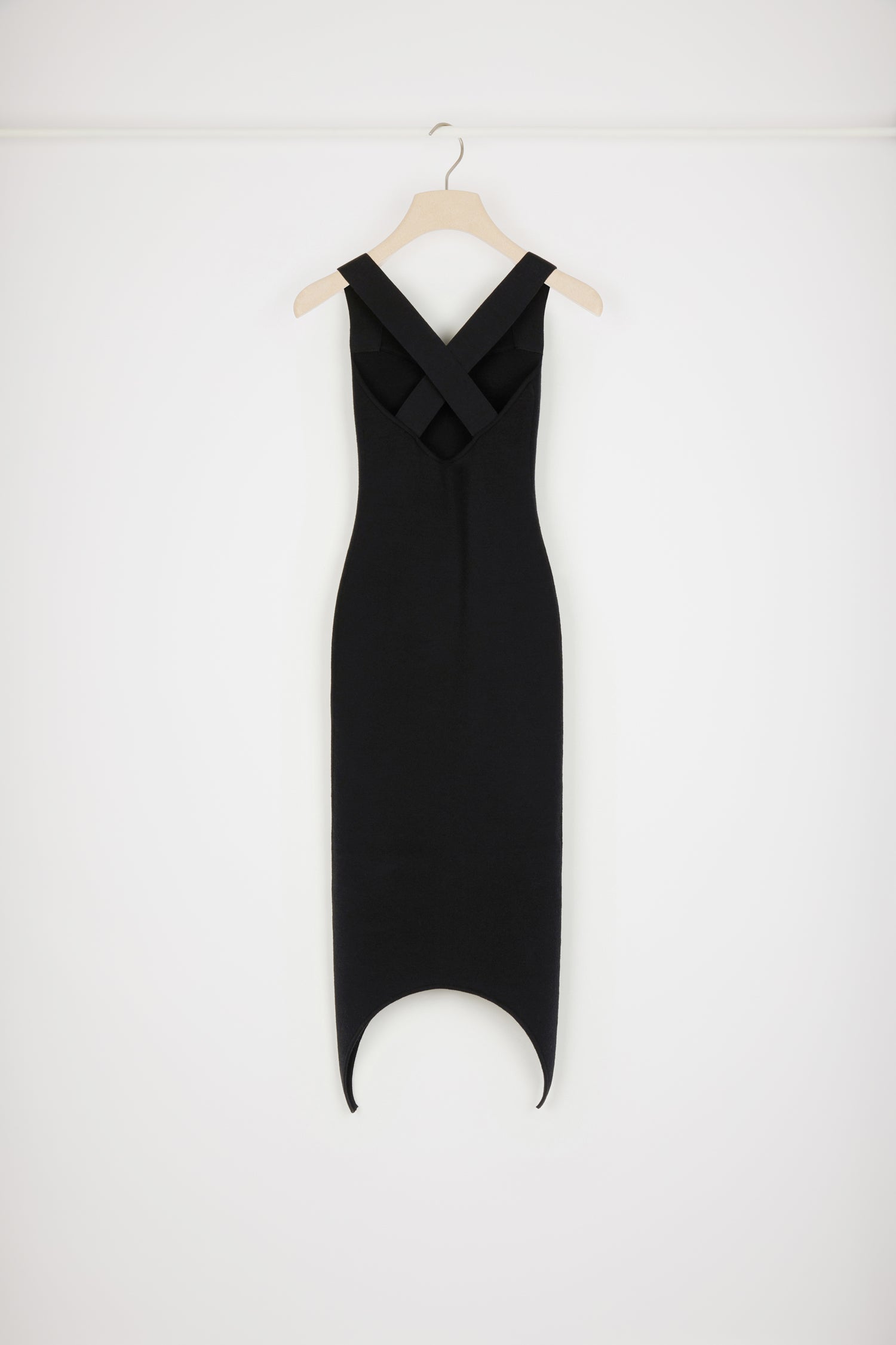 Patou KN118 robe maille noire laine ourlet courbe moulante
