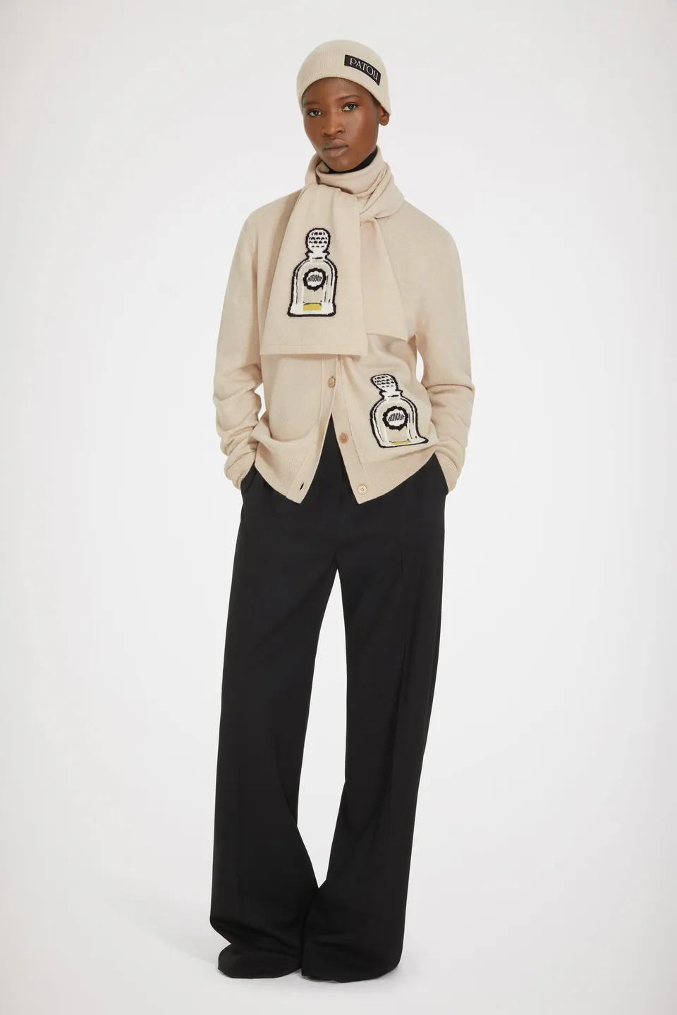 Patou KN100 cardigan laine Biscuit col V