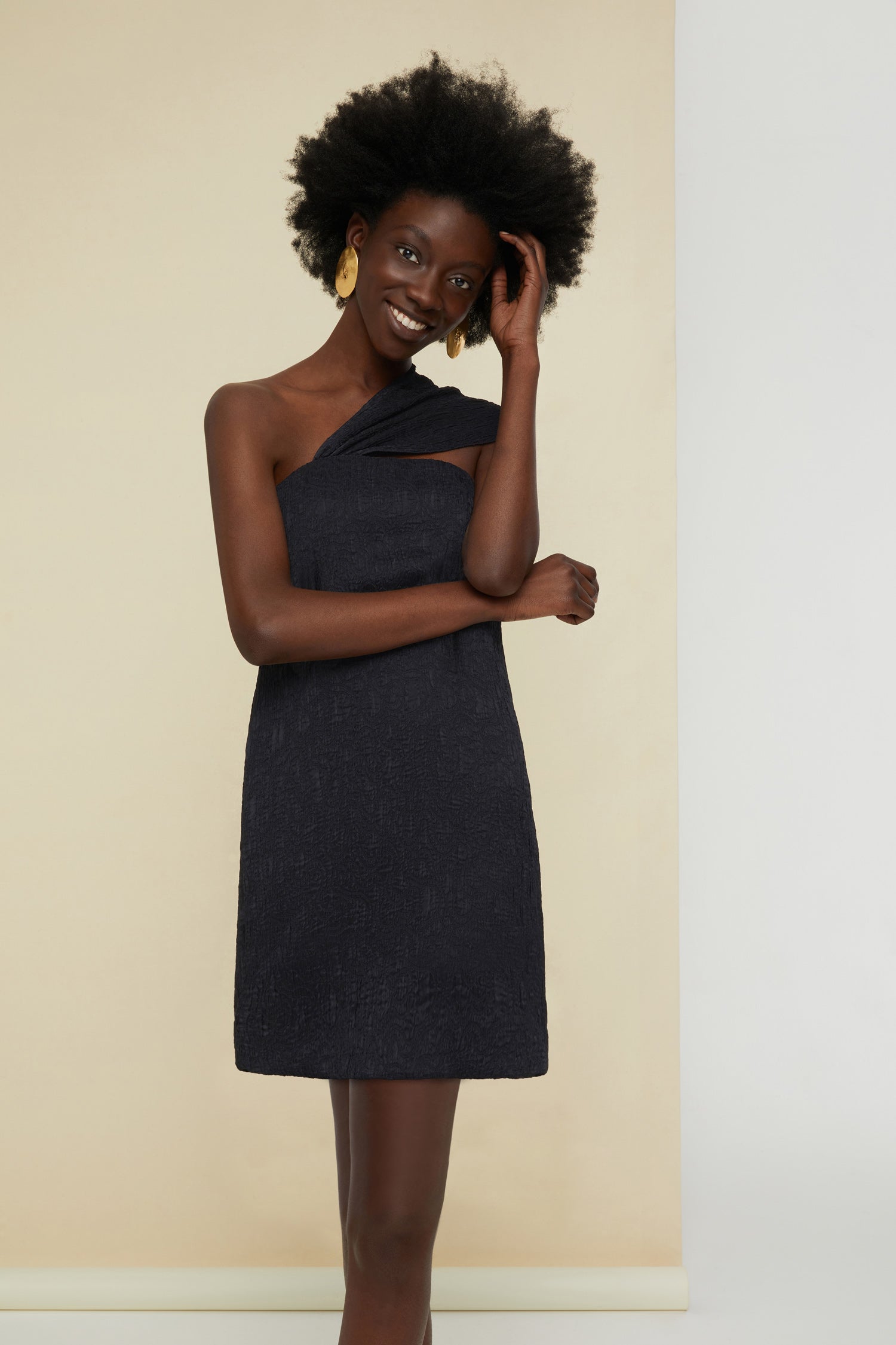 Patou E20DR0400049 robe noire asymétrique une-épaule