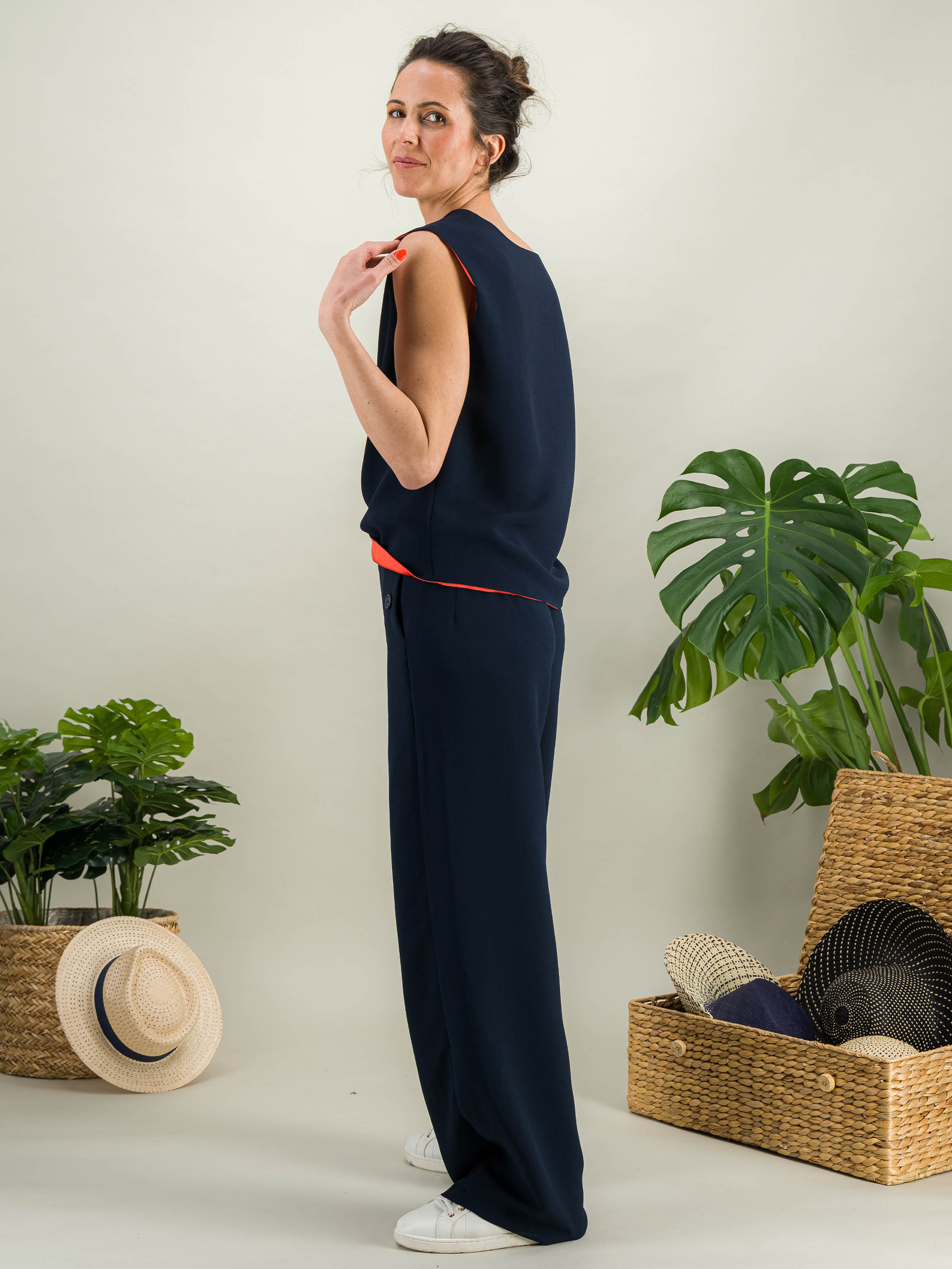 Anahide Saint André Marta haut col bénitier crêpe marine orange