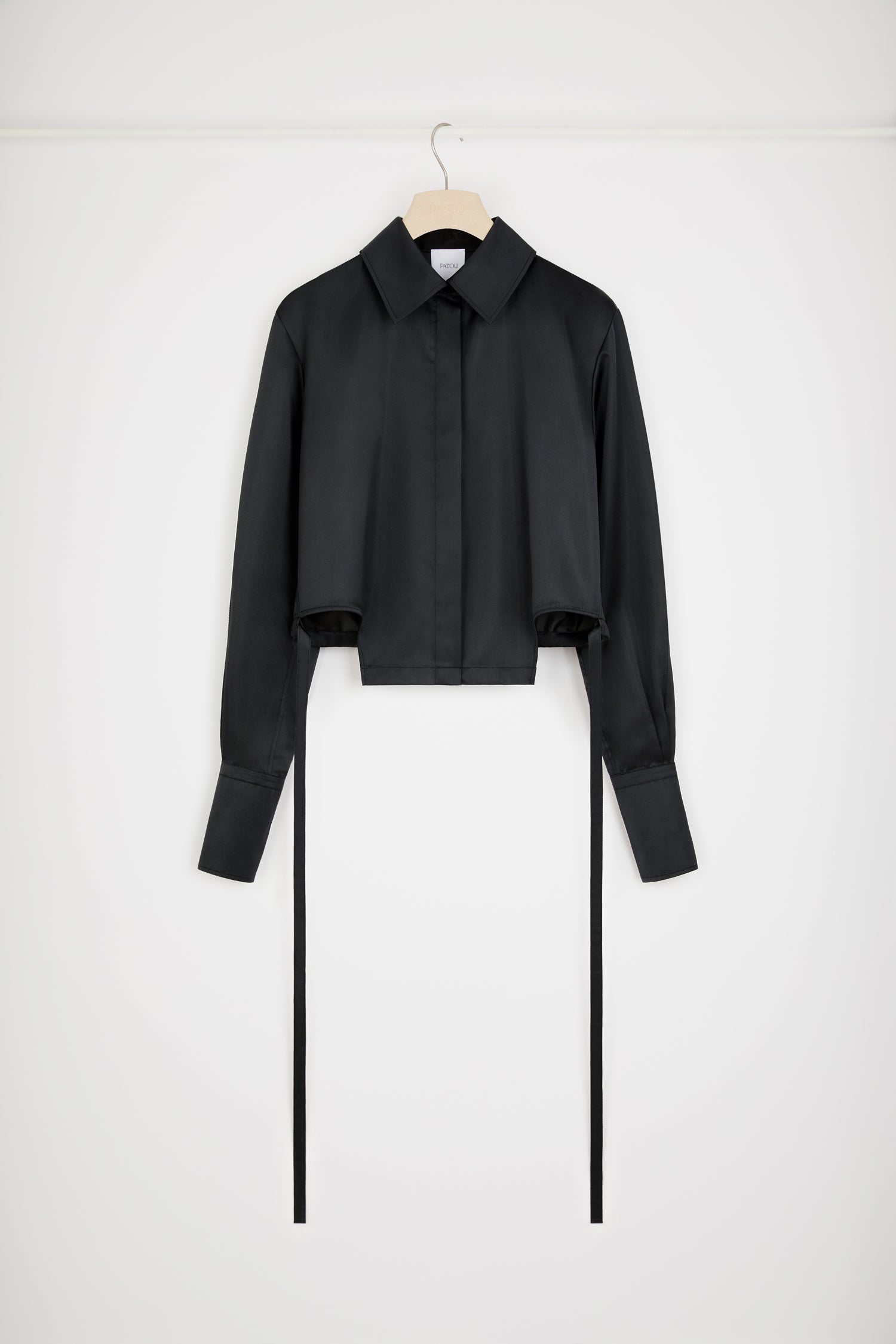 Patou BL026 chemise cropped noire satin découpes