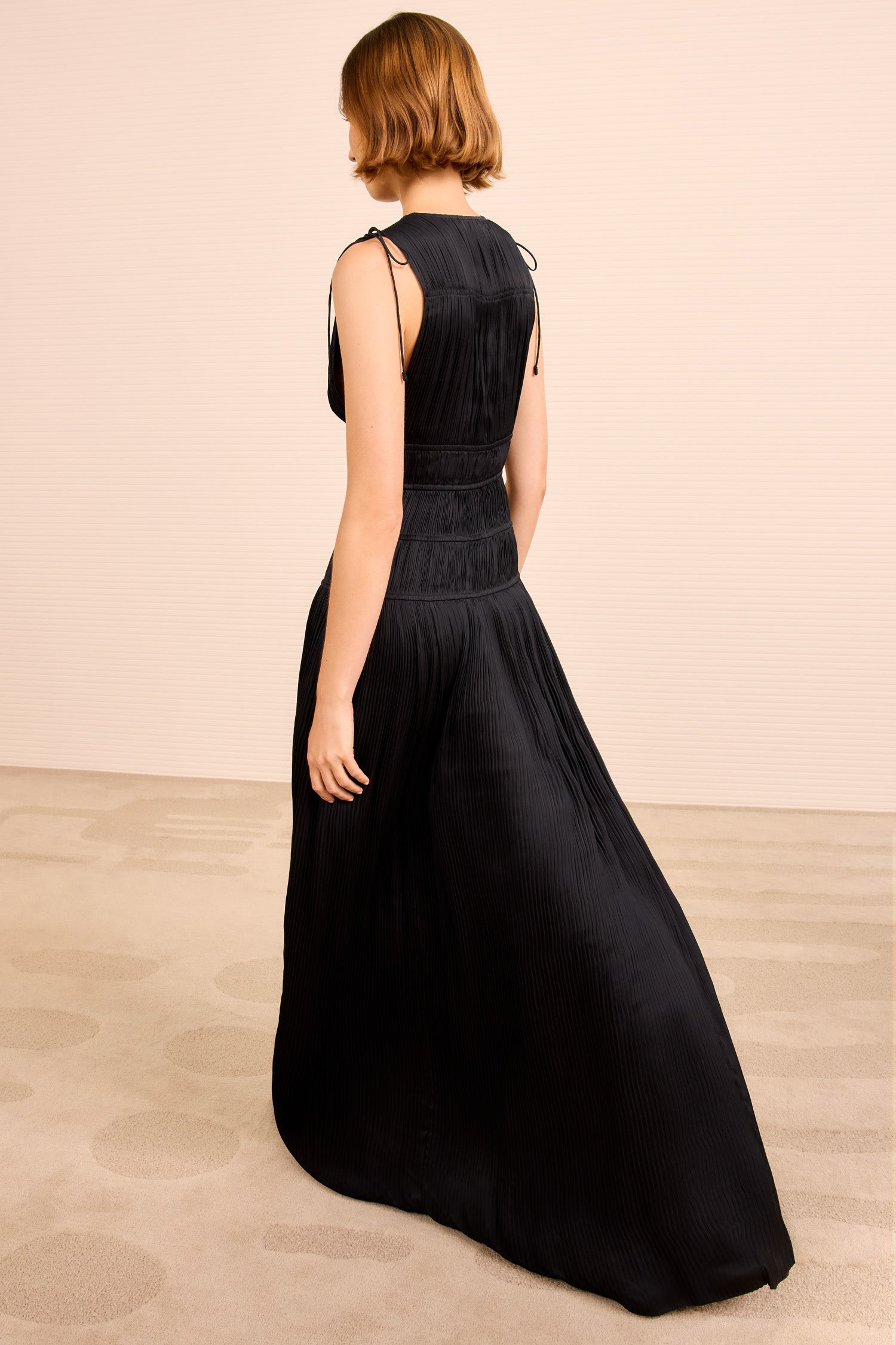 Ulla Johnson Tasneem Robe Longue Noir Col V Plissée