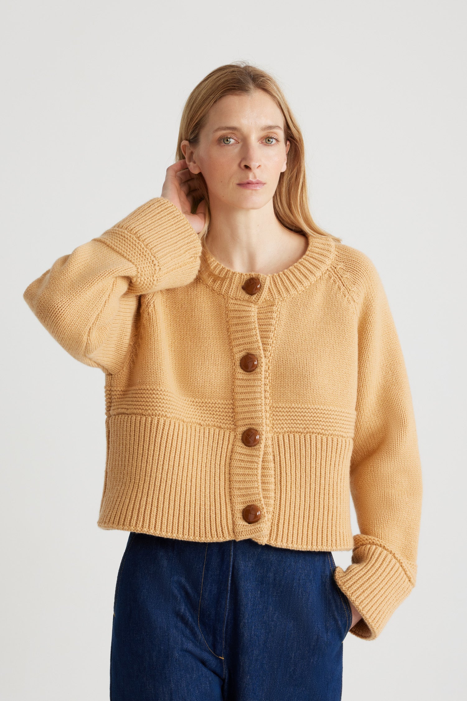 Patou KN194 cardigan laine cachemire beige doré