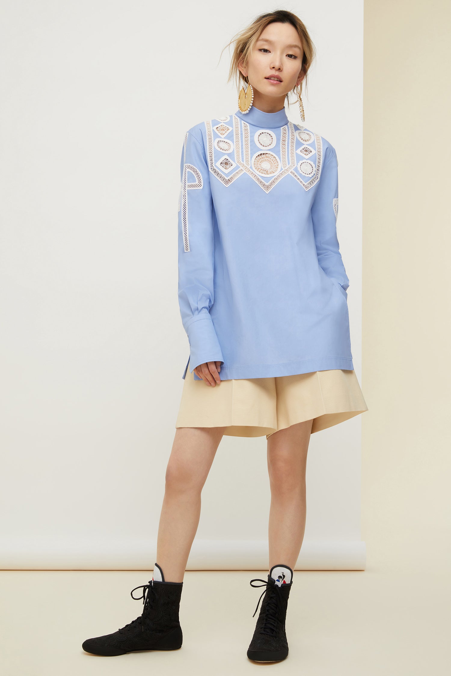 Patou TO003 top coton bleu guipure blanche ajouré