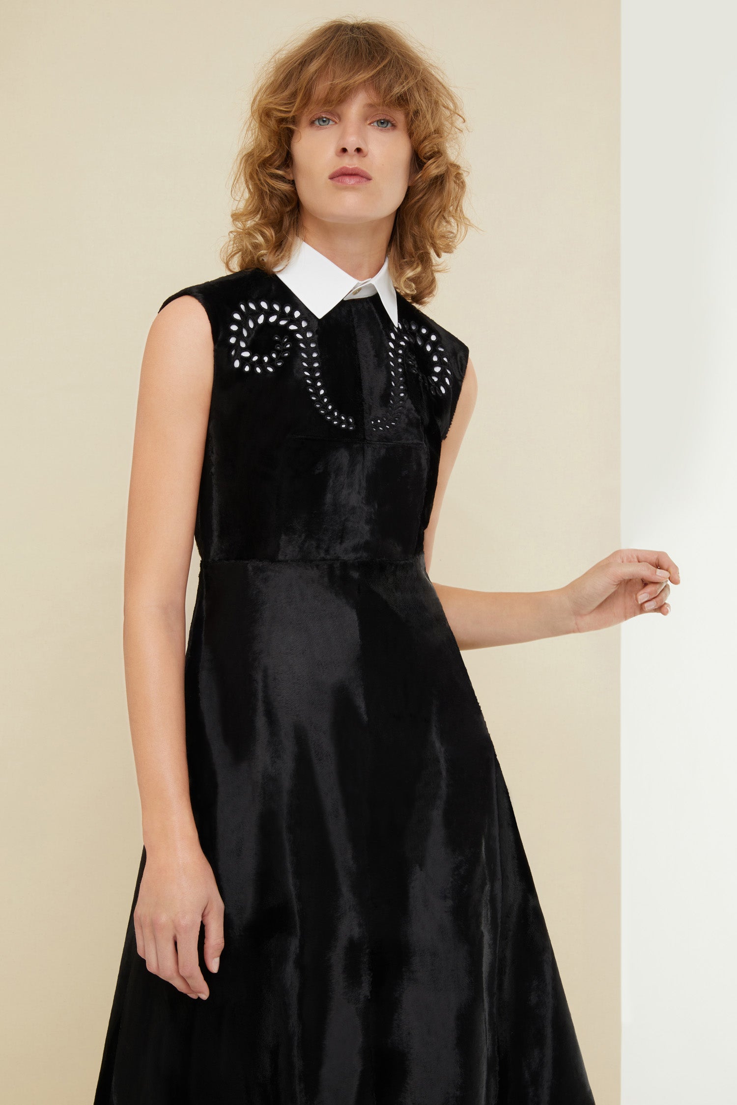 Patou H21DR063 robe midi faux ponyskin noire col