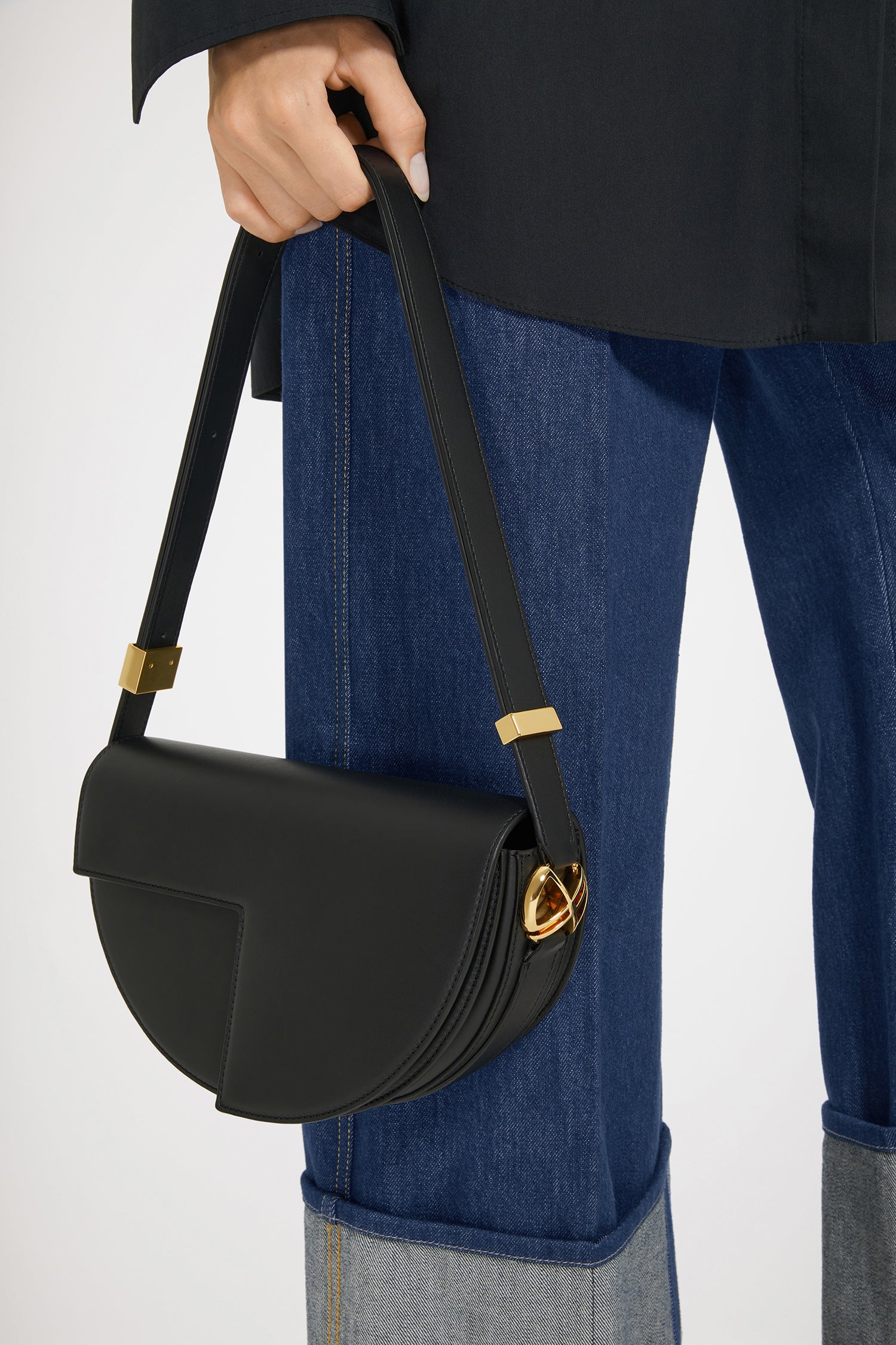 Patou Le Patou sac cuir noir demi-lune édition limitée