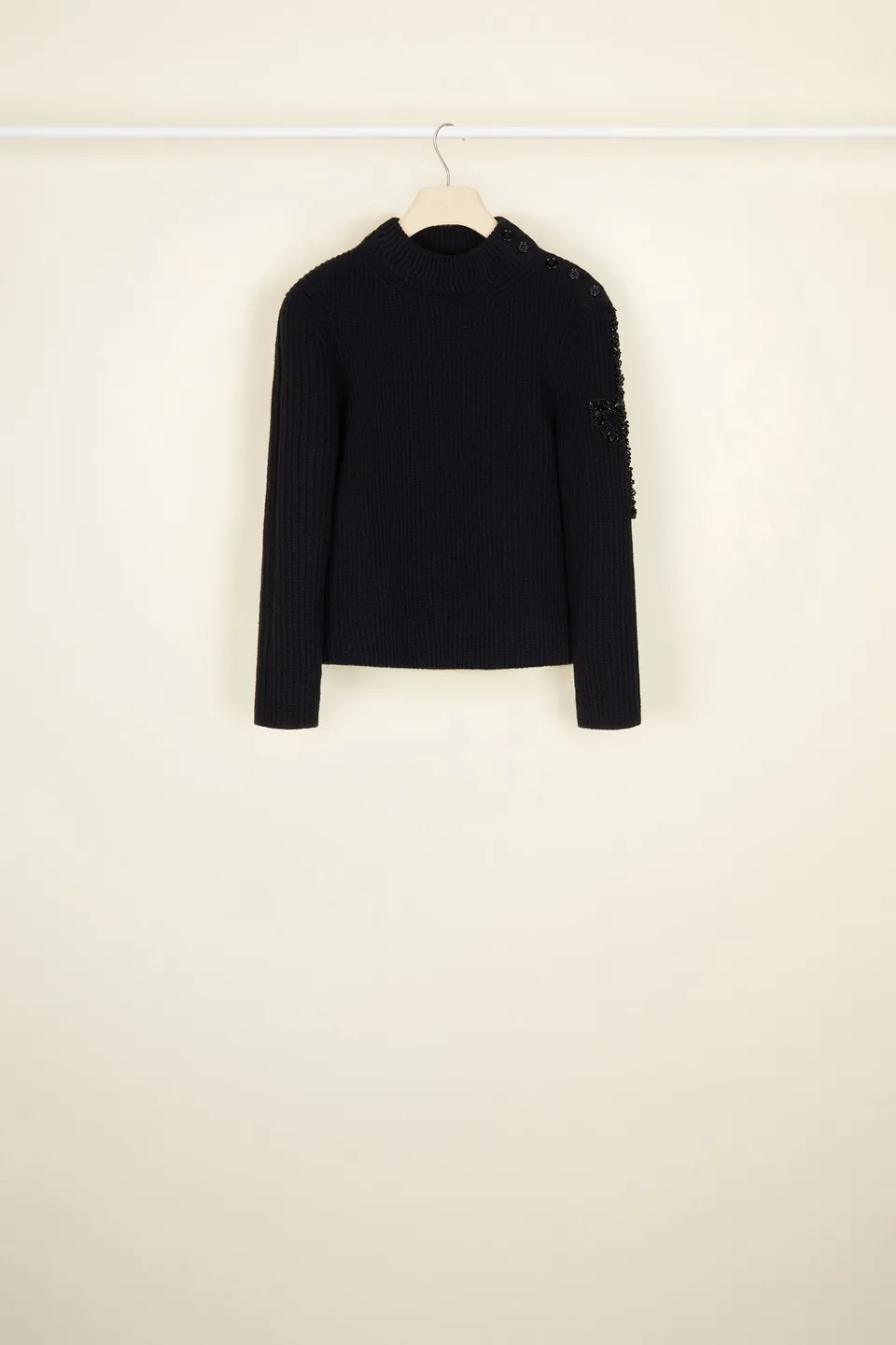 Patou Knitwear Iconic jumper pull noir perles agneau