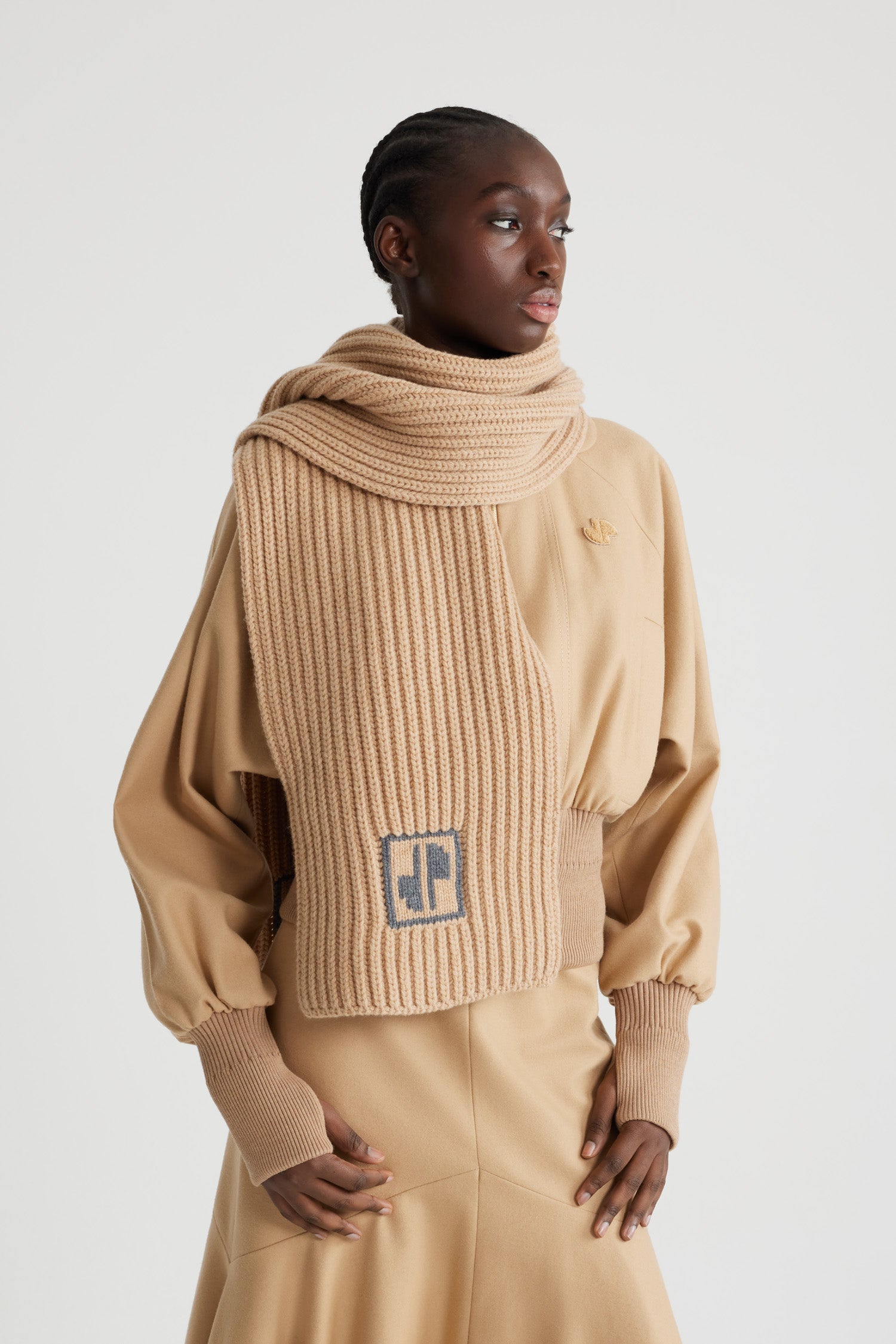 Patou H24AC081 foulard laine cachemire Biscuit