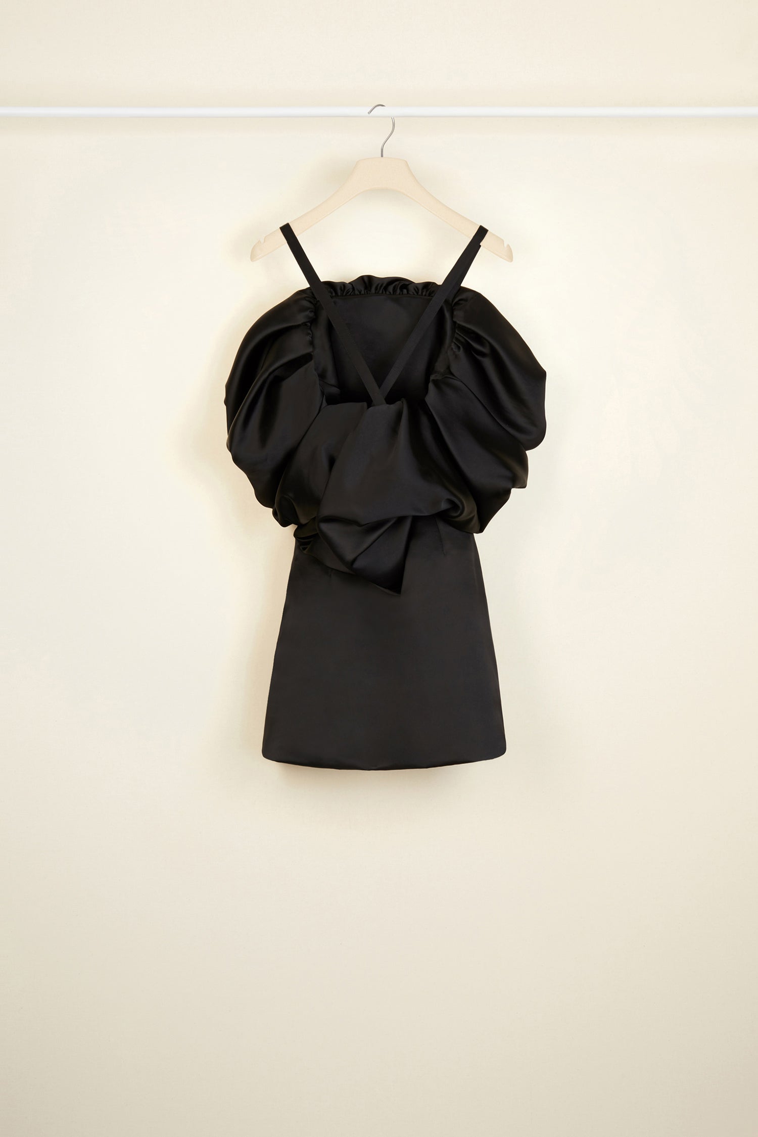 Patou DR056 robe mini satin volant noir