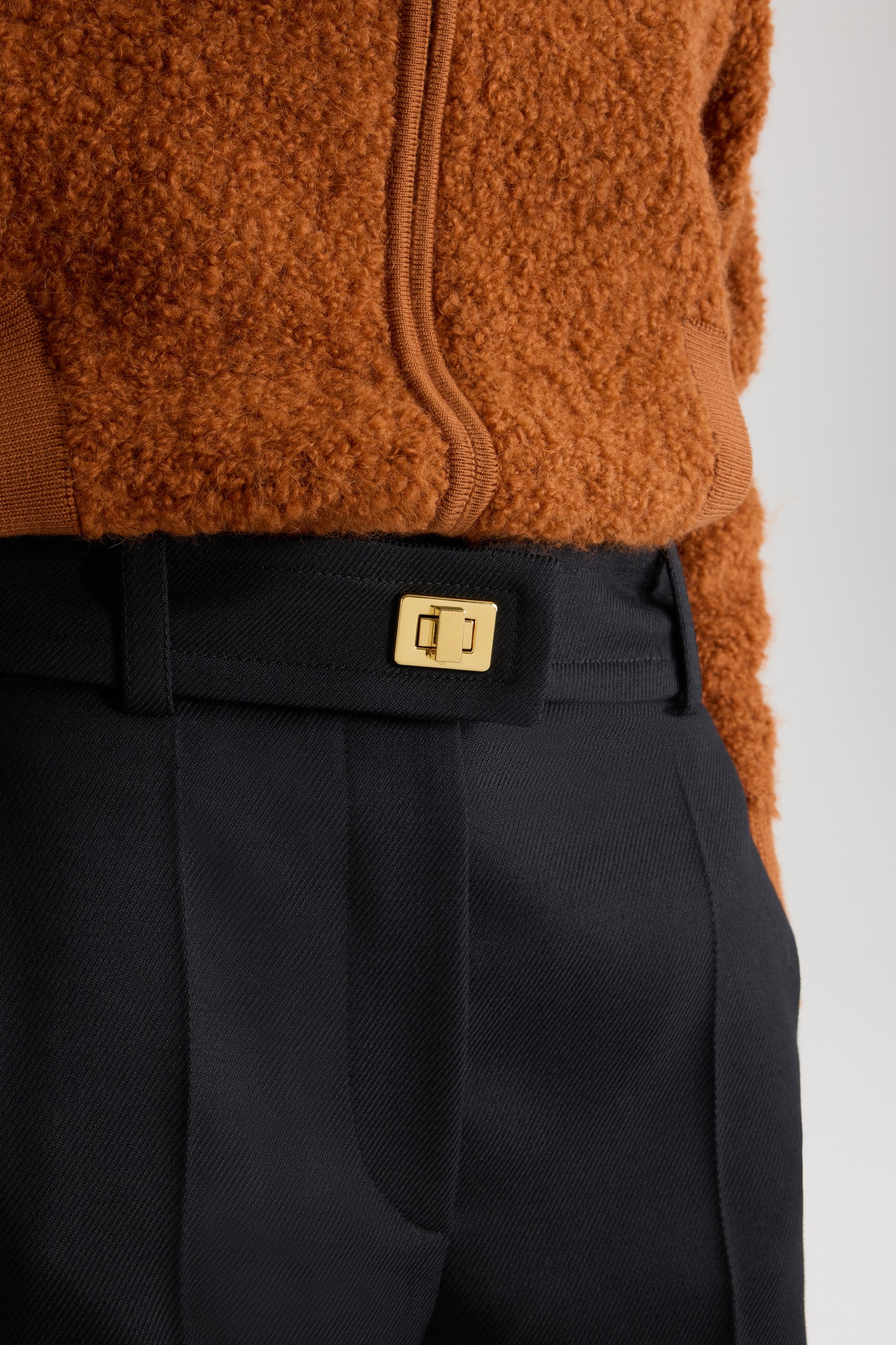 Patou Lock pantalon évasé laine noire 34-44 cadenas doré