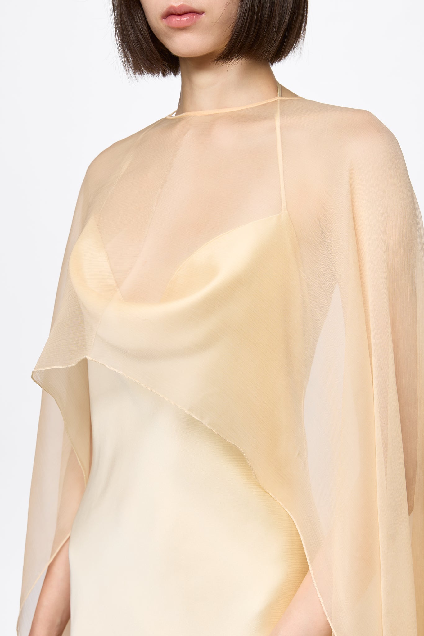 ATU Body Couture Slip Dress robe longue jaune vanille cape