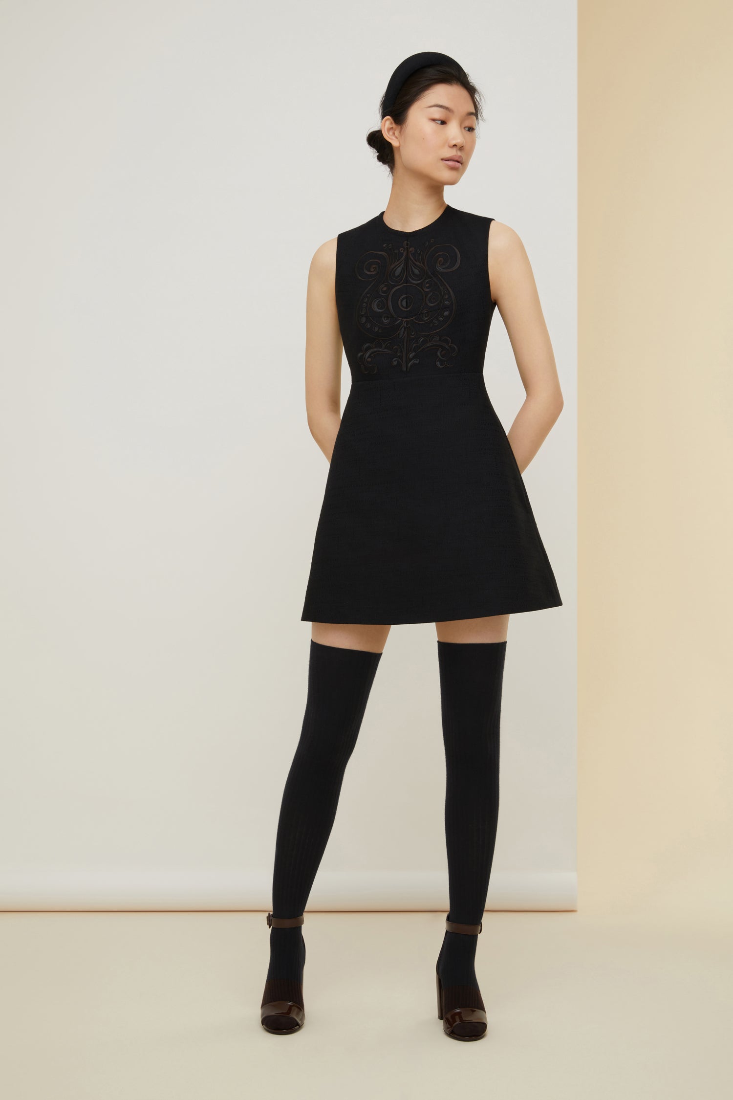 Patou A21DR0760088999B robe tweed Black brodée