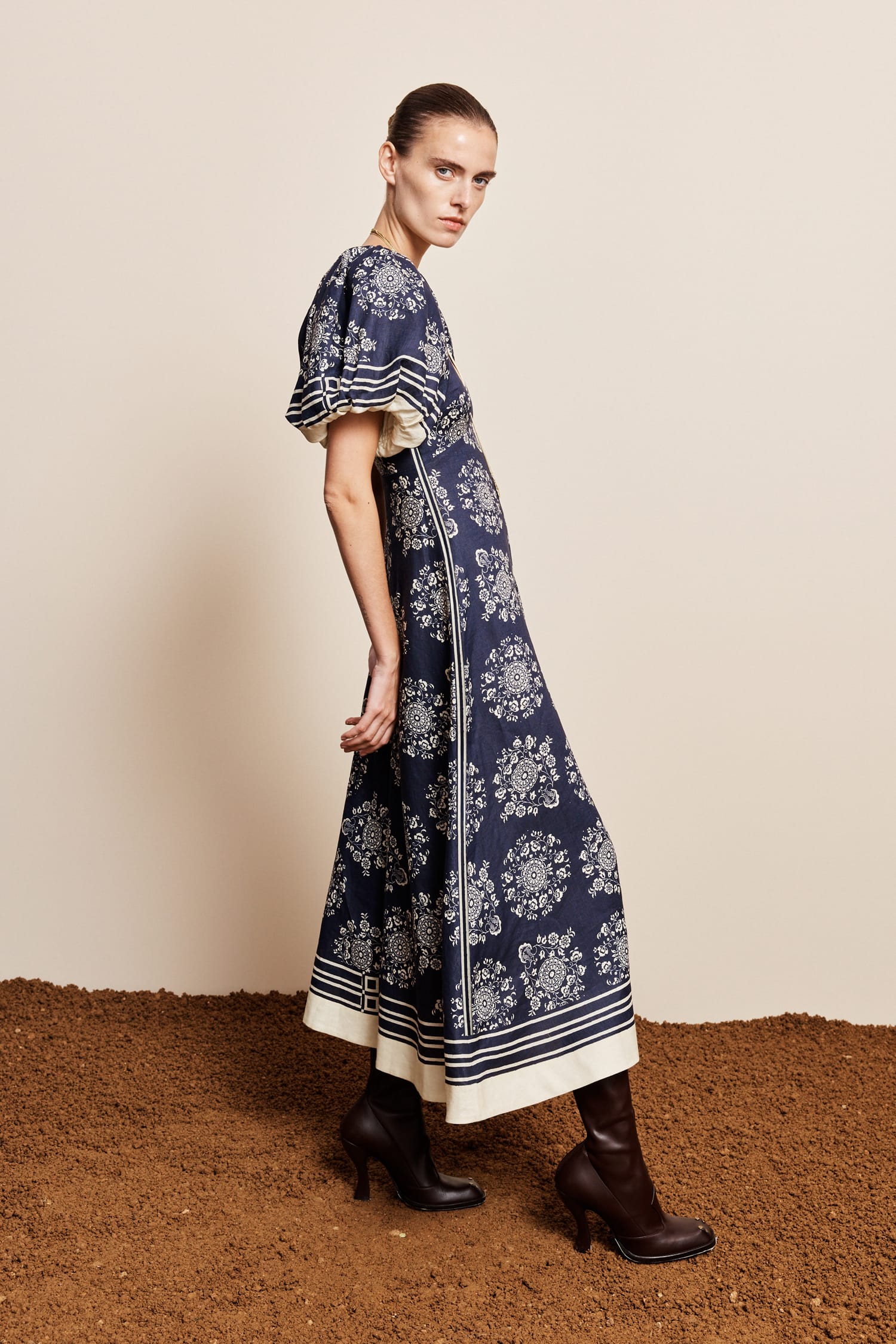 Alemäis Banderra robe midi lin fleurs taille empire