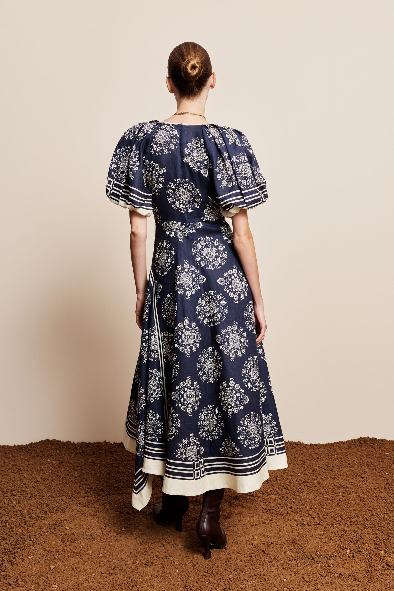 Alemäis Banderra robe midi lin fleurs taille empire