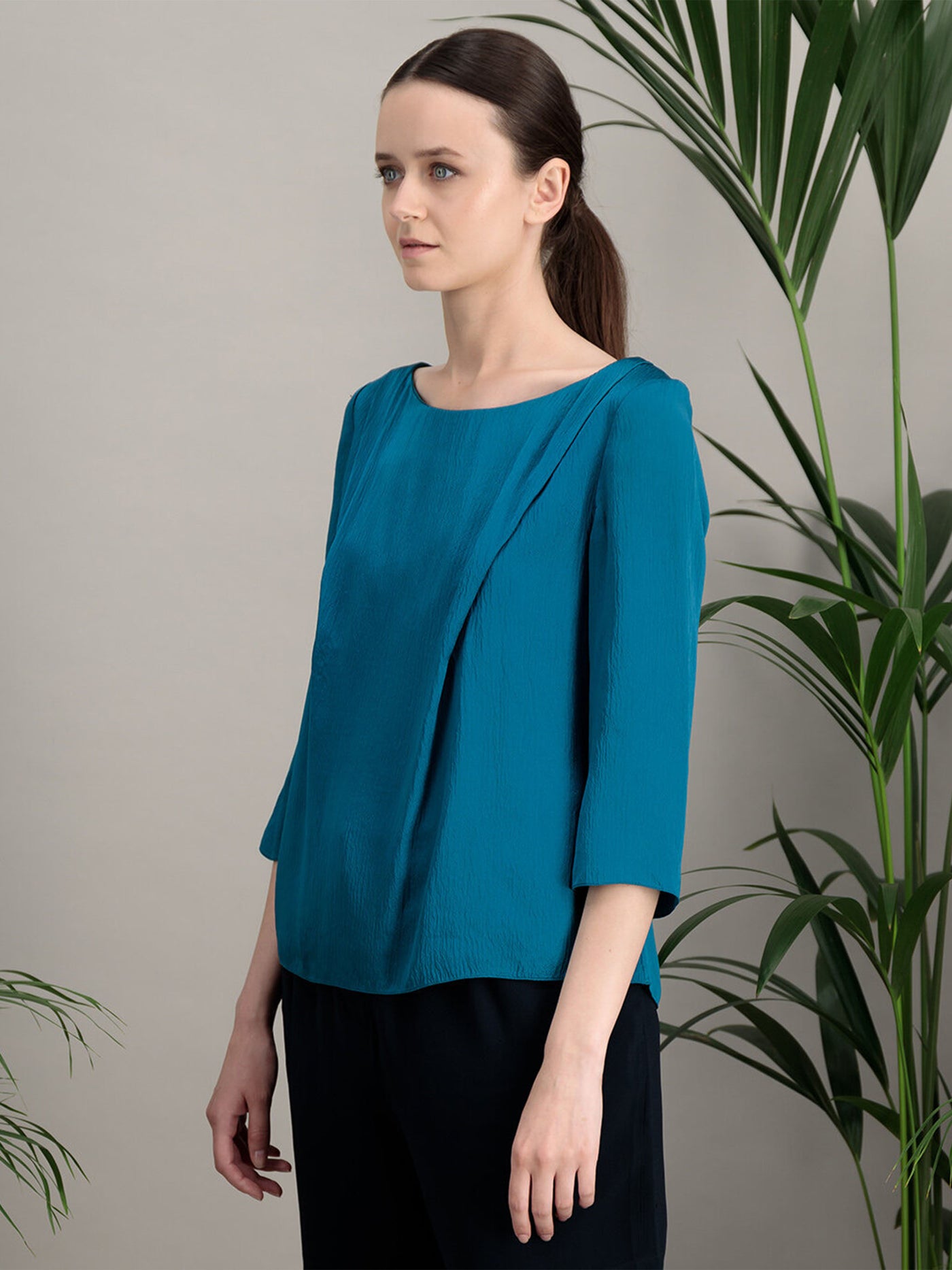 Anahide Saint André Idea top soie bleu canard gaufrée