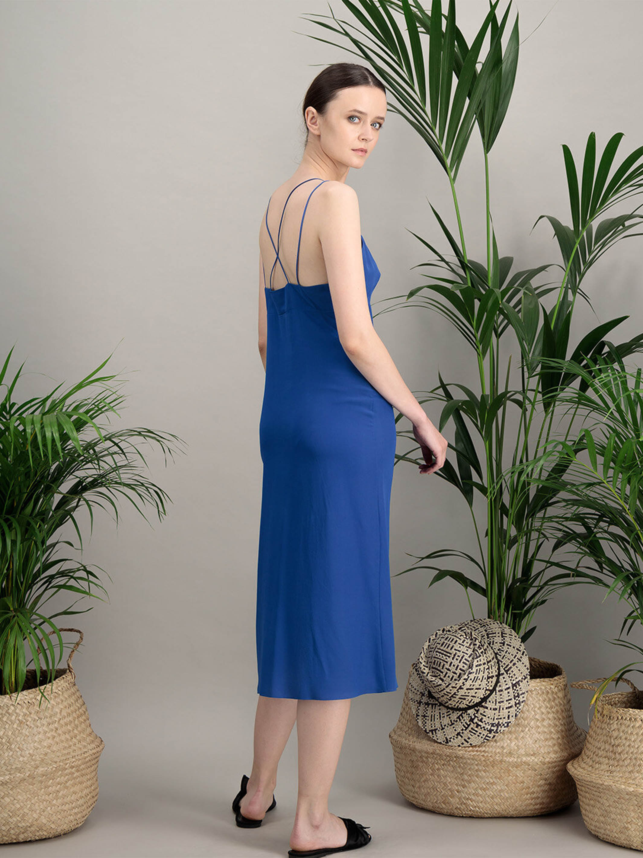 Anahide Saint André Tamaris robe soie bleu azur