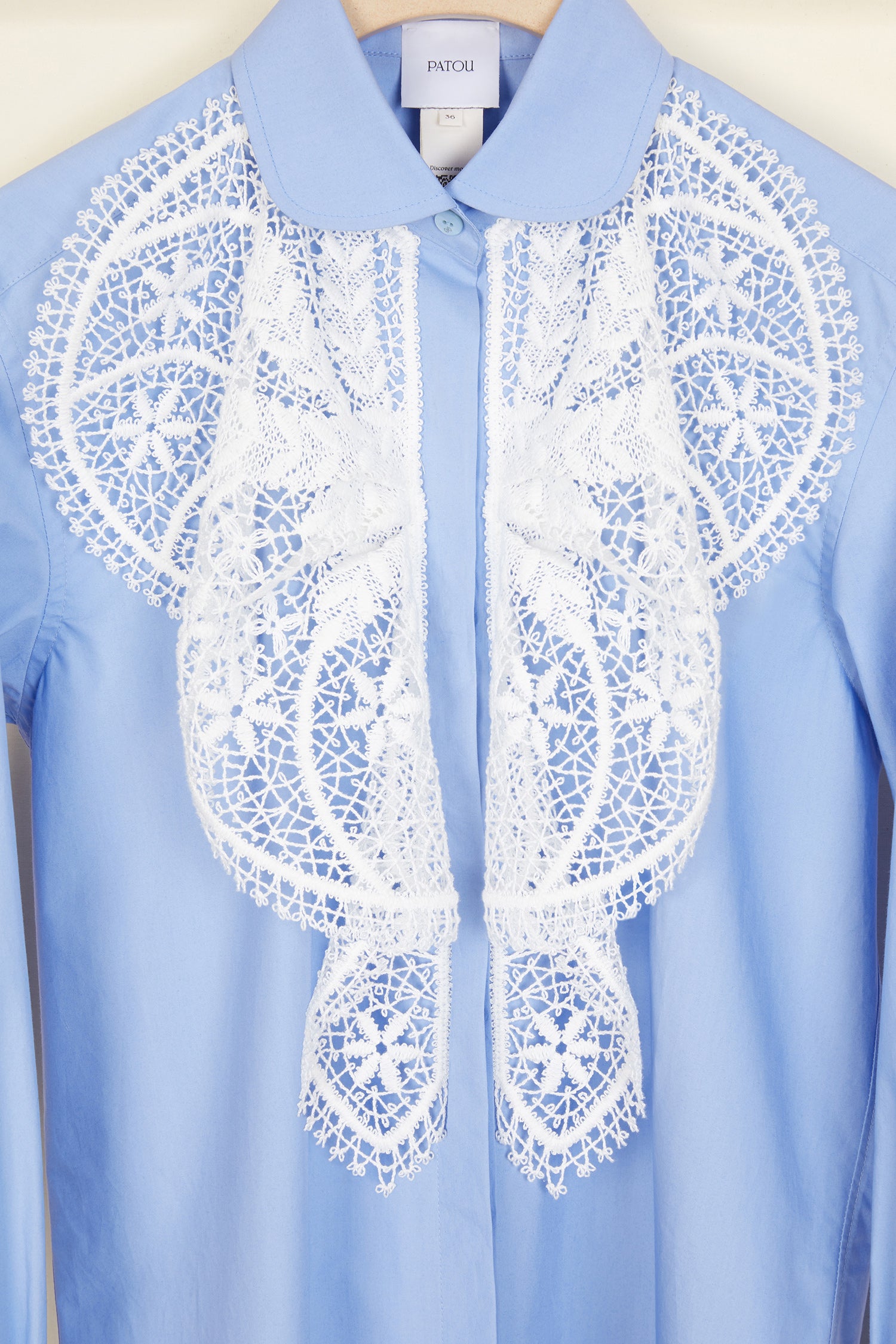 Patou BL008 chemise coton bleu plastron dentelle