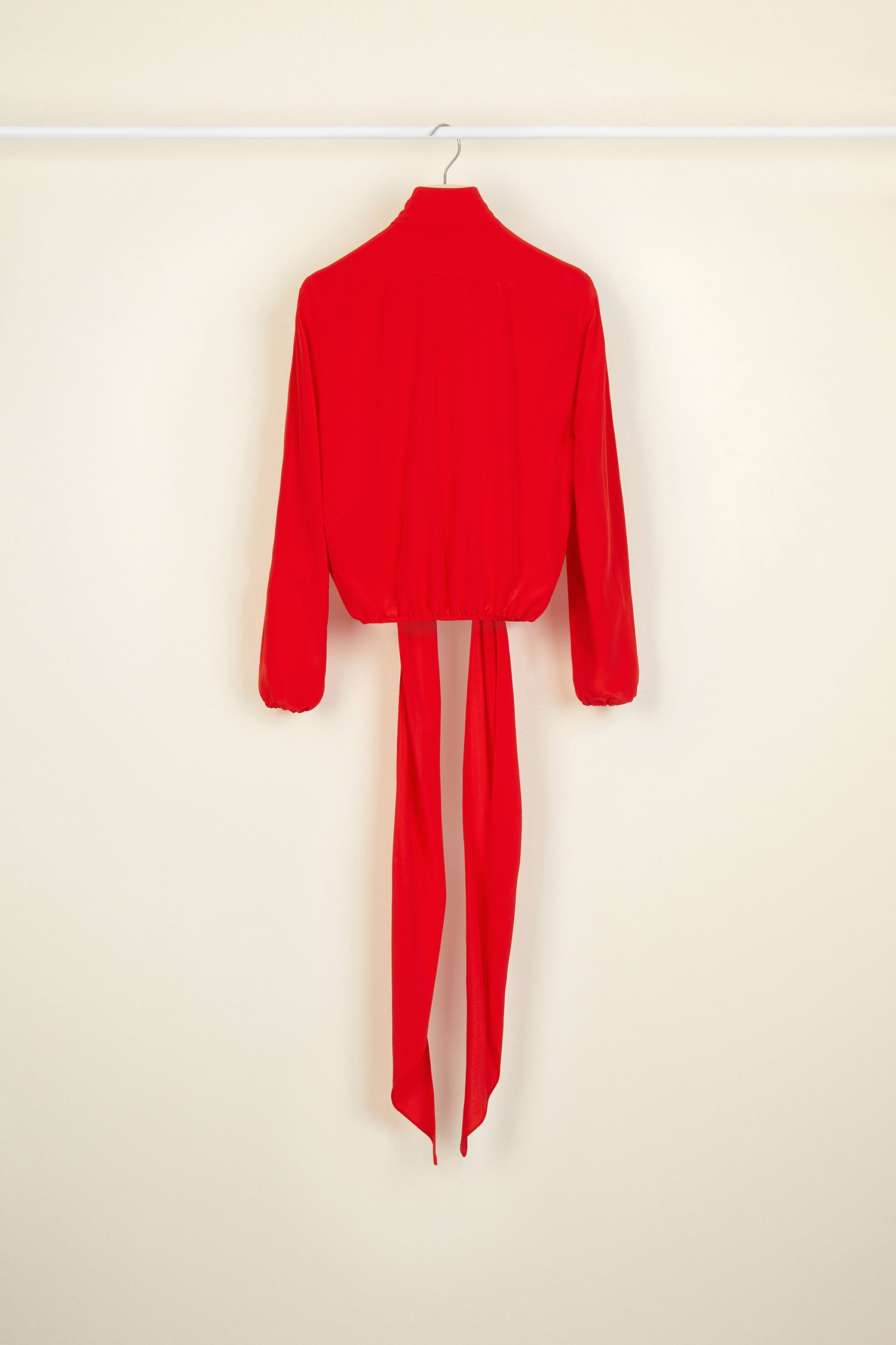 Patou OU006 bomber rouge soie col lavallière