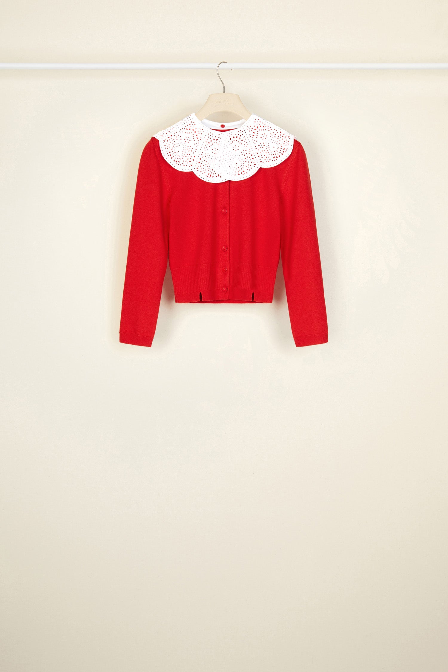 Patou KN036 gilet cardigan court rouge Capucine col ajouré
