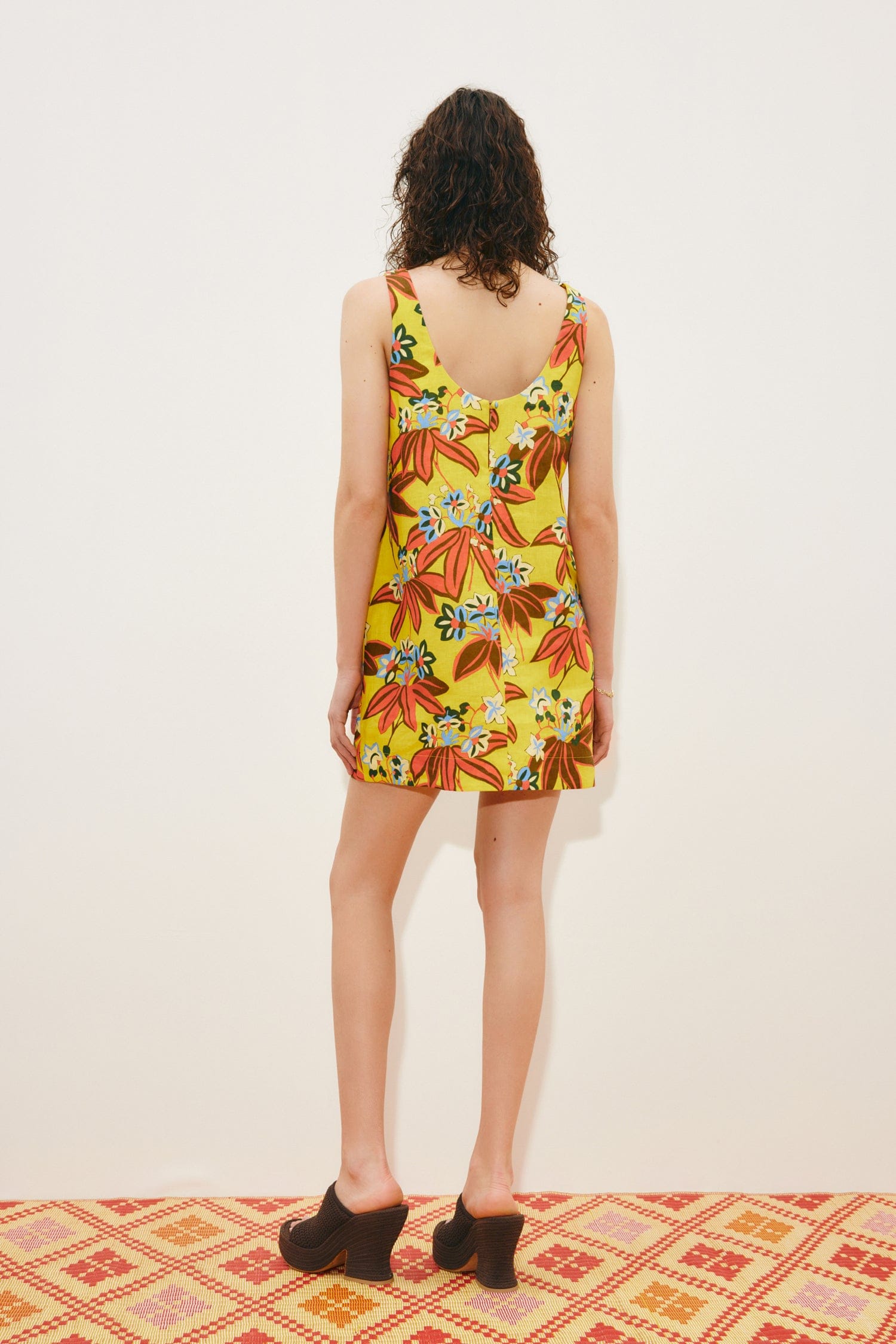 Alemaïs Leo Embroidered Mini Dress robe lin poche brodée