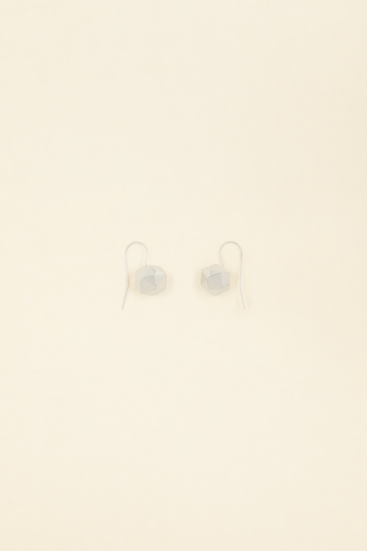 Patou boucles d'oreilles JW062 perle facettée laiton argenté