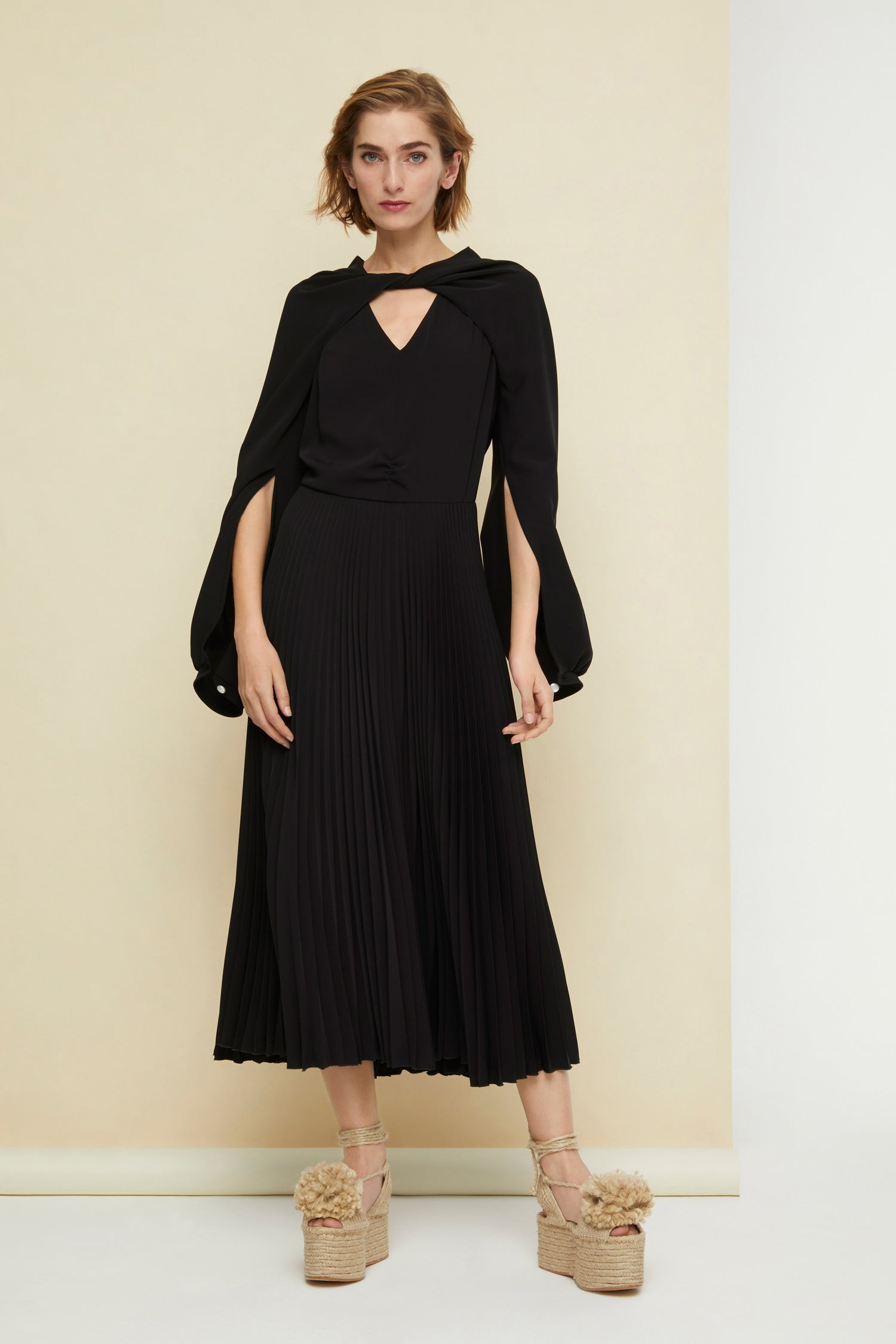 Patou DR048 robe midi noire cady plissée col torsadé