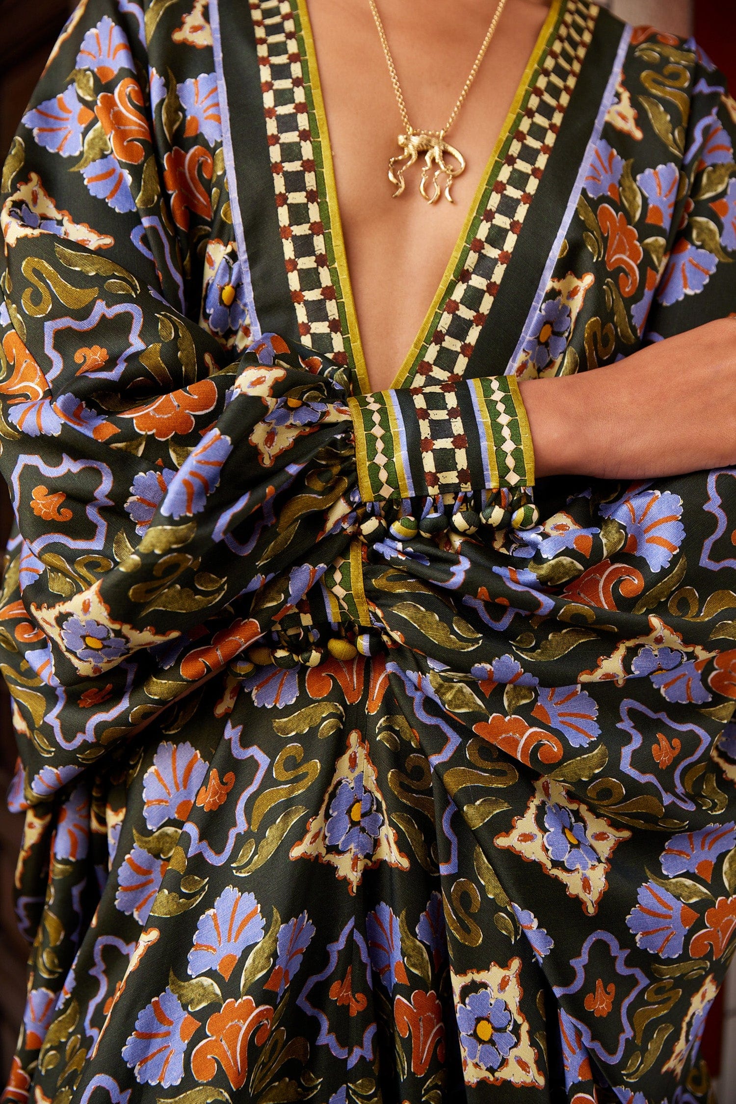 Alemäis Cece V Neck Silk Midi robe midi soie col V