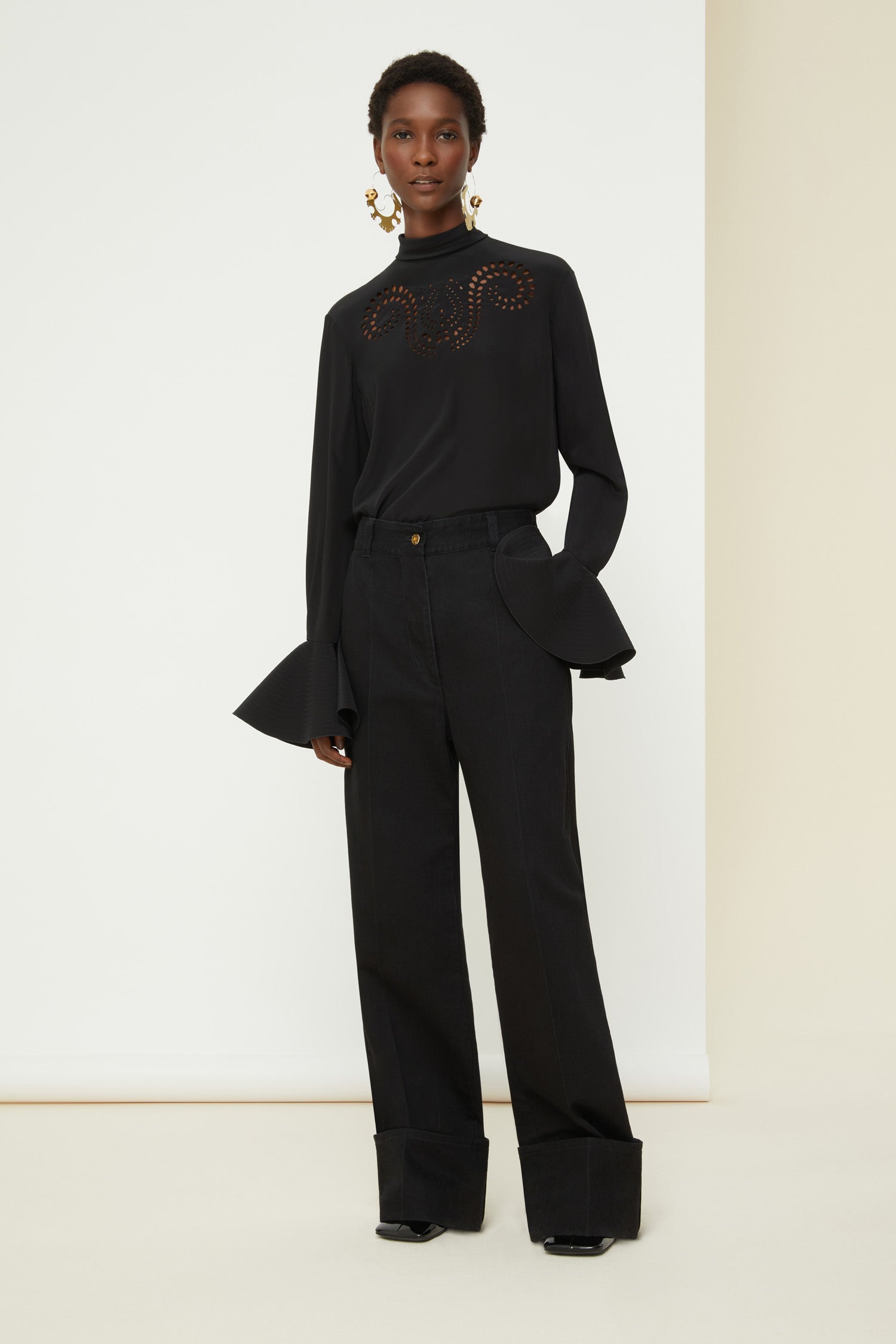 Patou TR013 jean large noir denim bio à revers