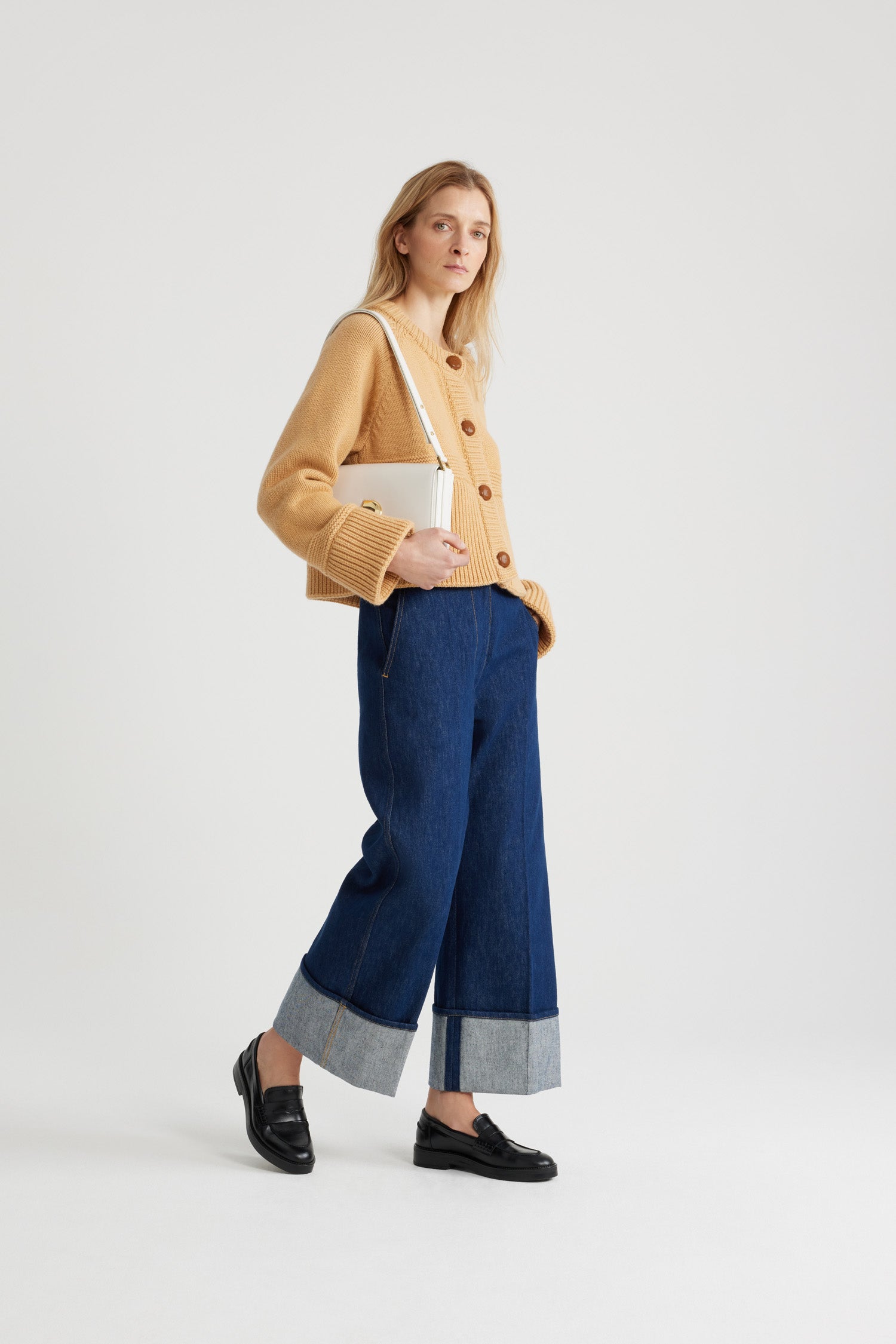 Patou KN194 cardigan laine cachemire beige doré