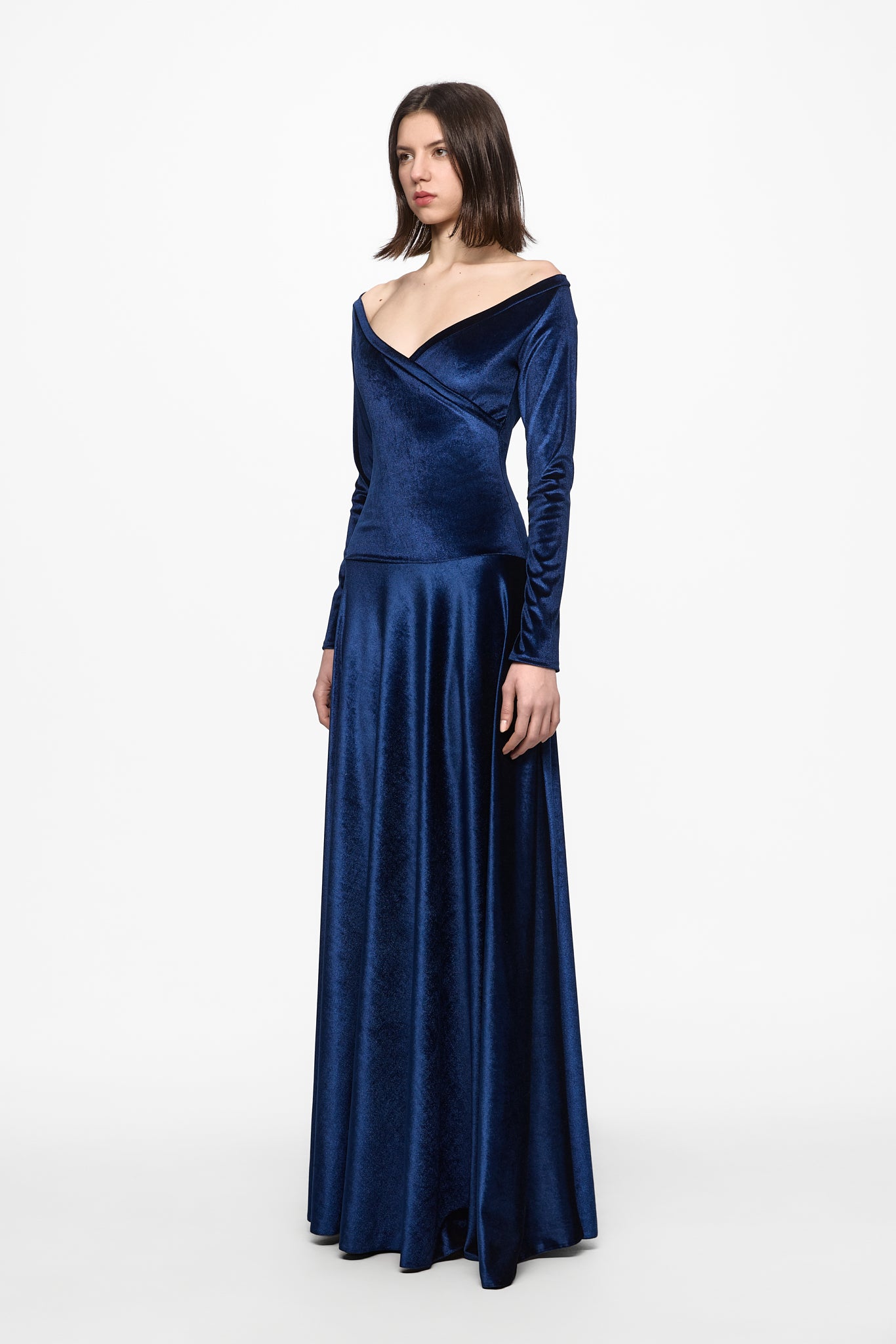 ATU Body Couture robe longue velours bleu marine épaules nues