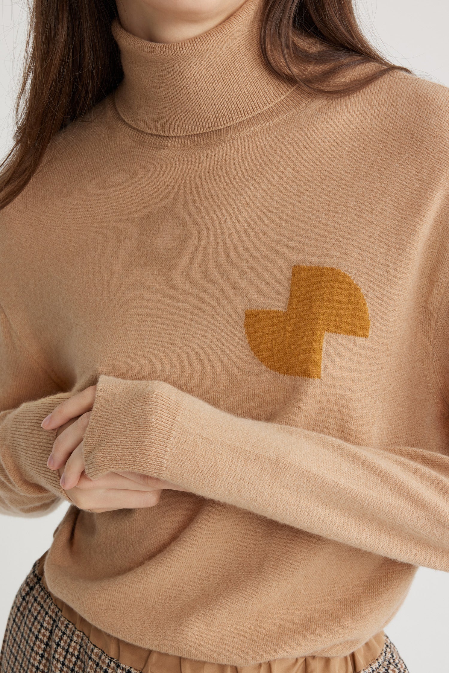 Patou JP KN183 pull col roulé beige Biscuit