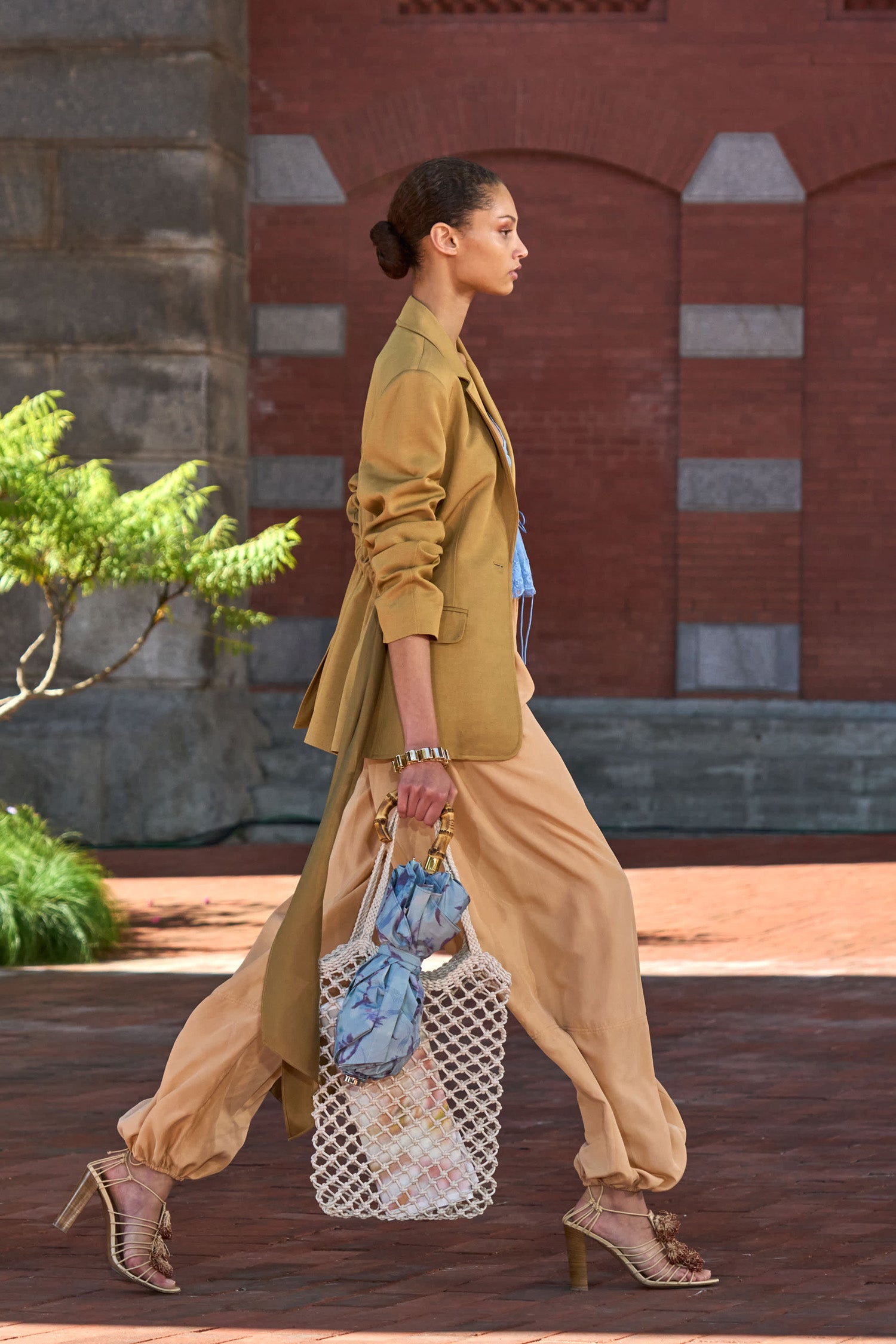 Ulla Johnson sac tote cuir Macrame Cowrie tressé