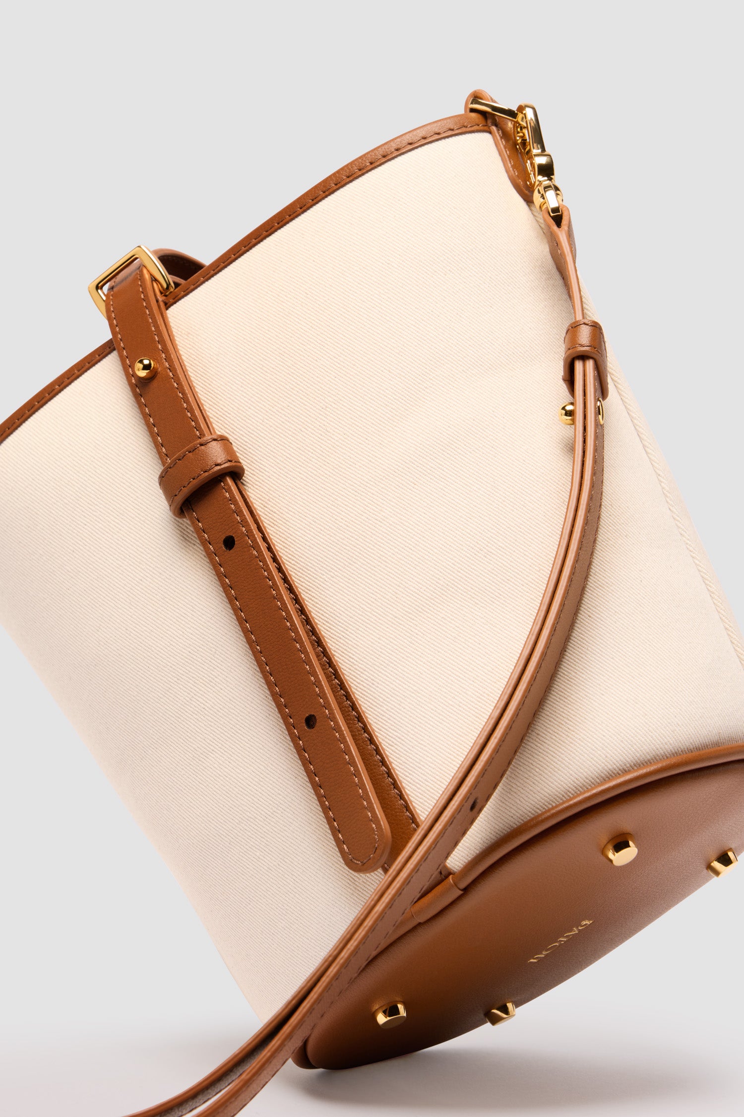 Patou BA025 sac seau moyen cuir caramel toile