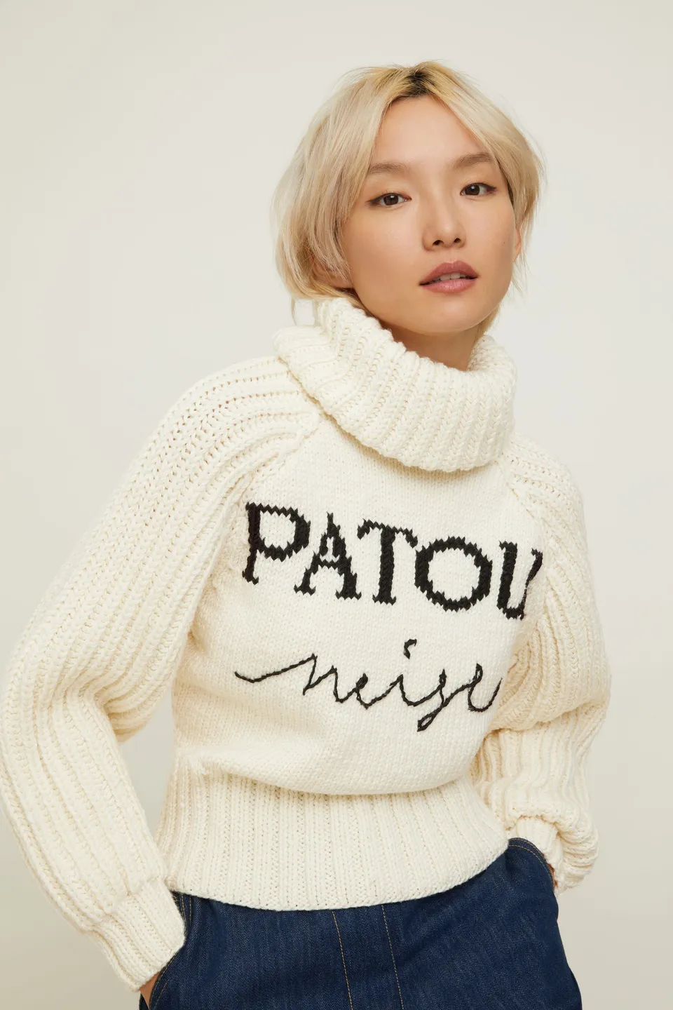 Patou KN082 pull ivoire mérinos col roulé cropped