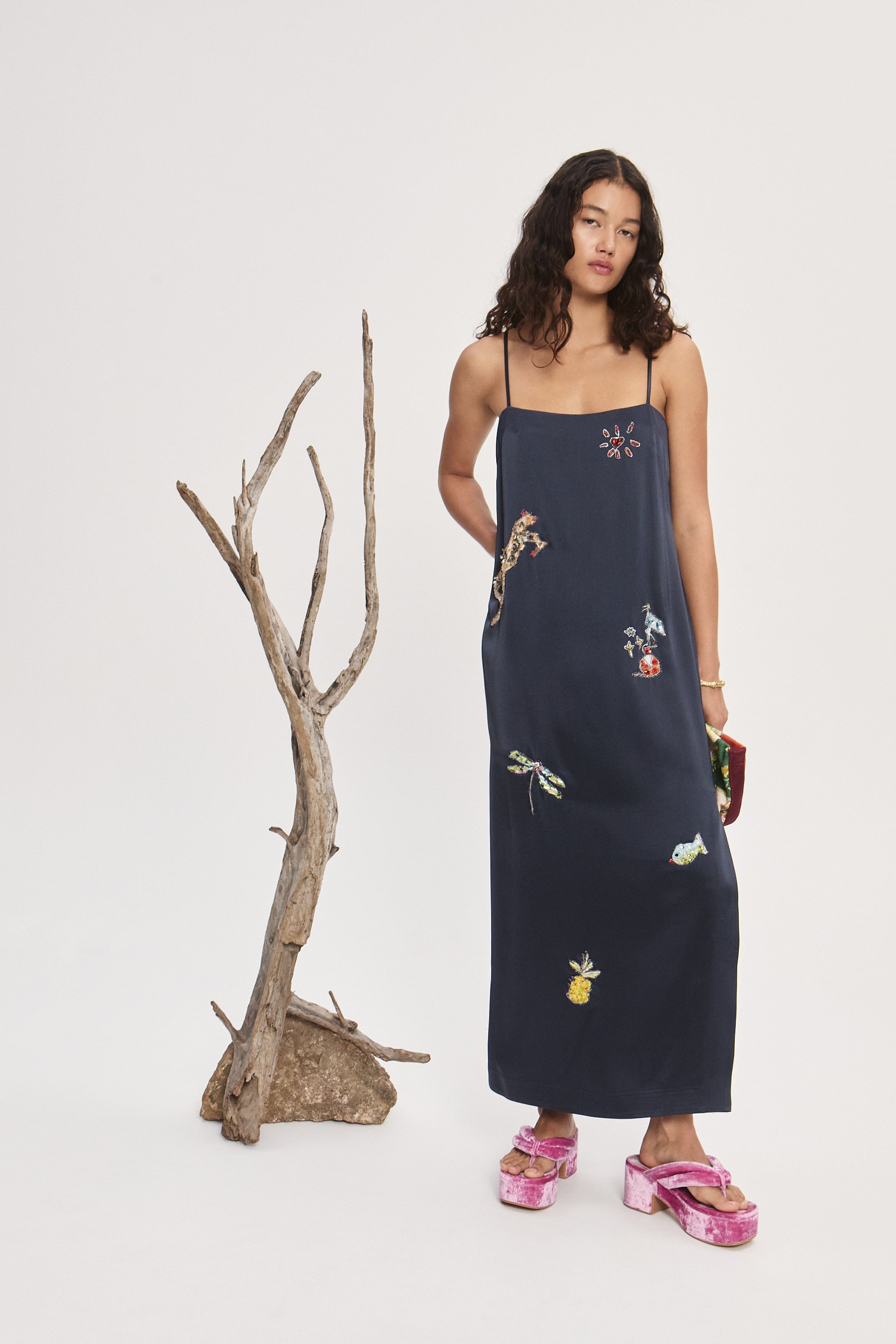 Alemäis Fontaine robe midi satin perles fente